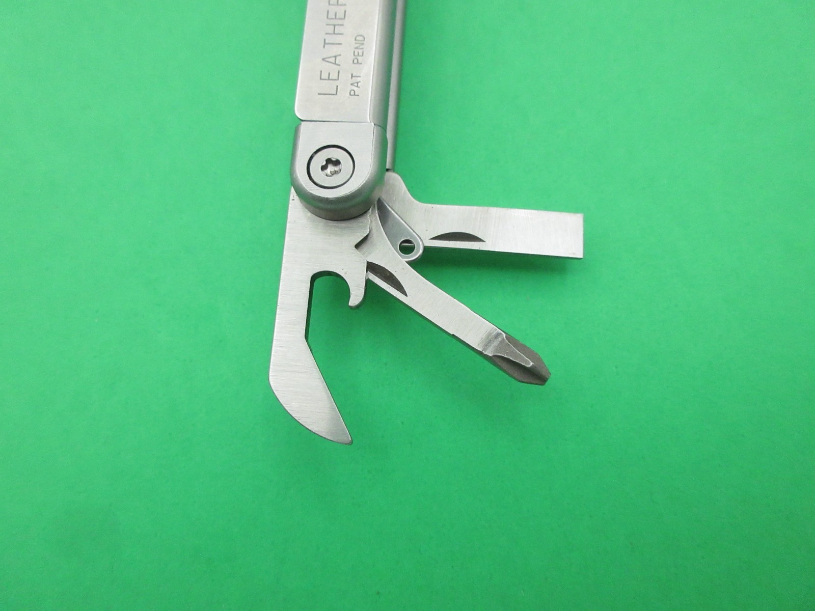 Early Leatherman Wave Multi Tool Folding Knife w/ Sheath Date Code 0702A