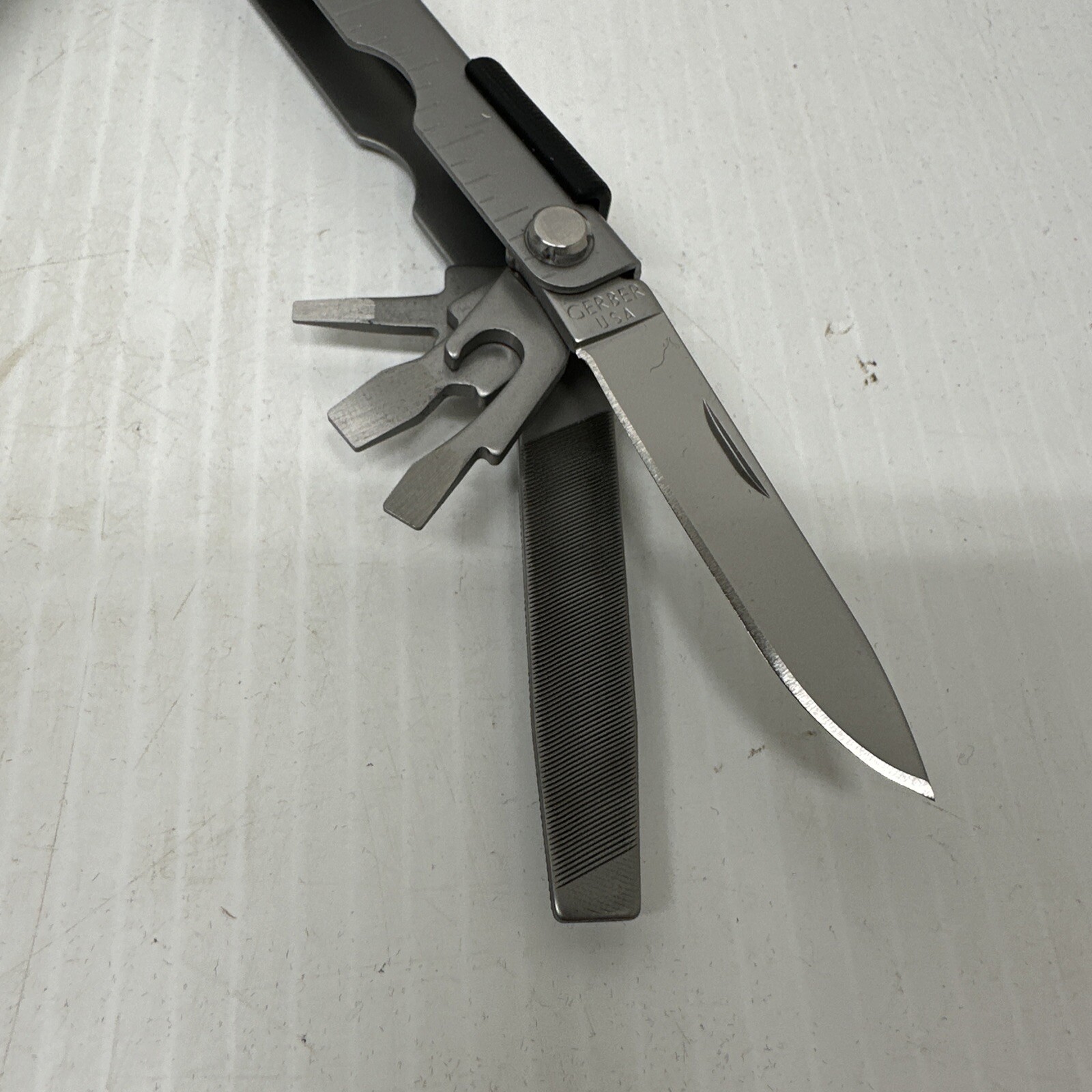 Gerber MP600 Multitool Multi-Plier w/ Sheath Silver Pliers Knife Drivers USA