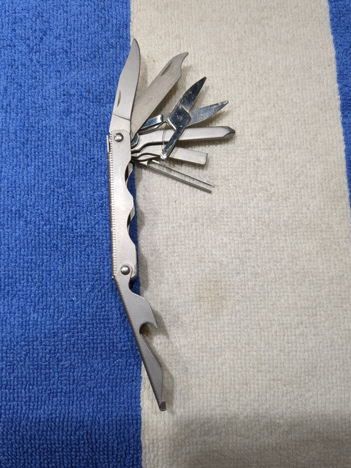 Lot Of 7 Multi tool Schrade, Kutzmaster, Swisstech, Cabelas, Stanley, Craftsman