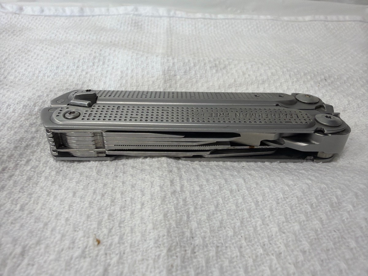 LEATHERMAN FREE P2 MULTI-TOOL PRE-OWNED (P23017522)
