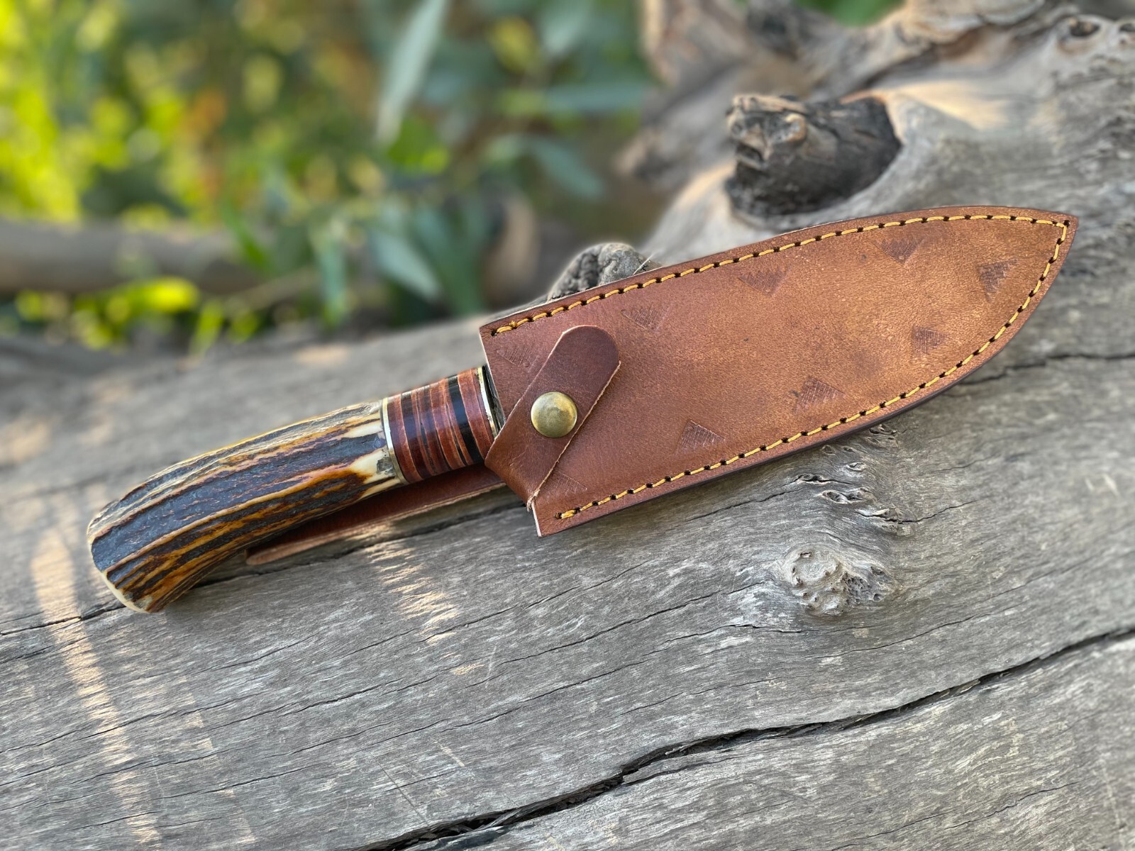 HANDMADE CARBON STEEL FIXED BLADE FULL TANG CAMPING KNIFE WITH STAG HORN HANDLE