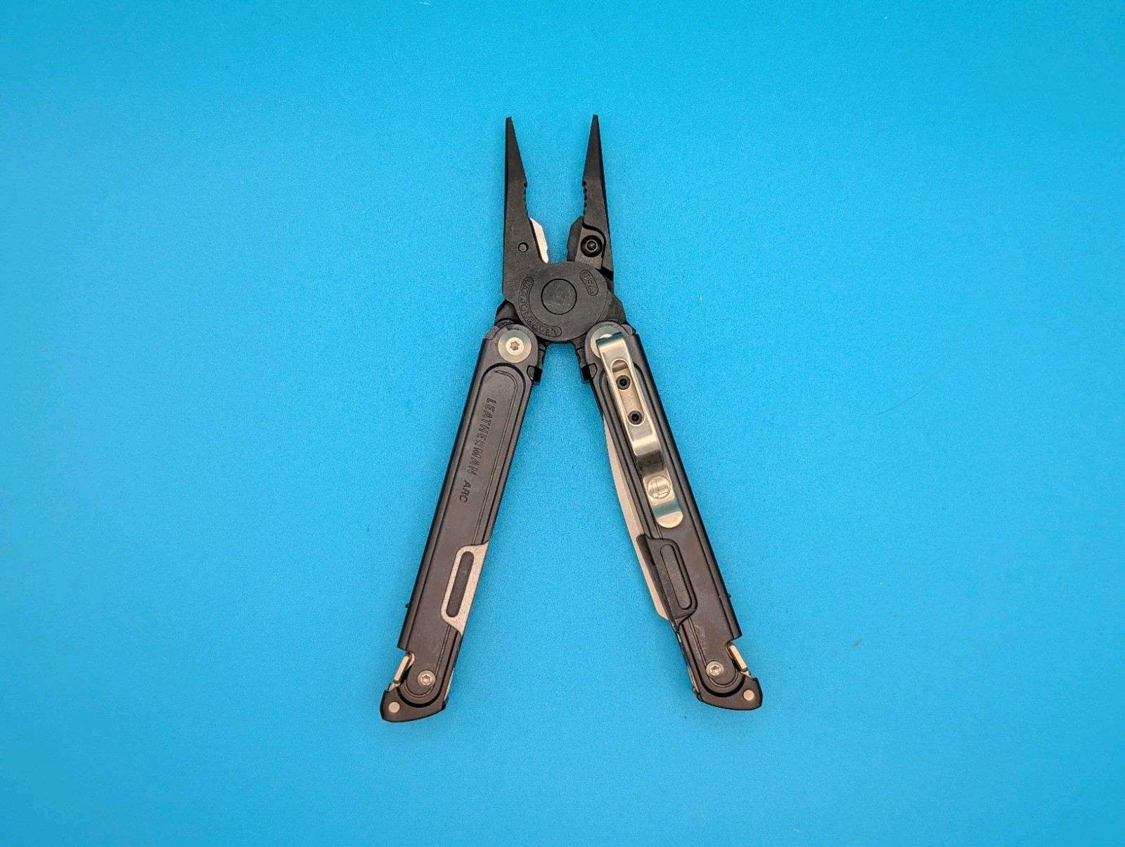 Leatherman Arc Obsidian Multitool. Limited Edition w/Leather Sheath. NEW IN BOX!