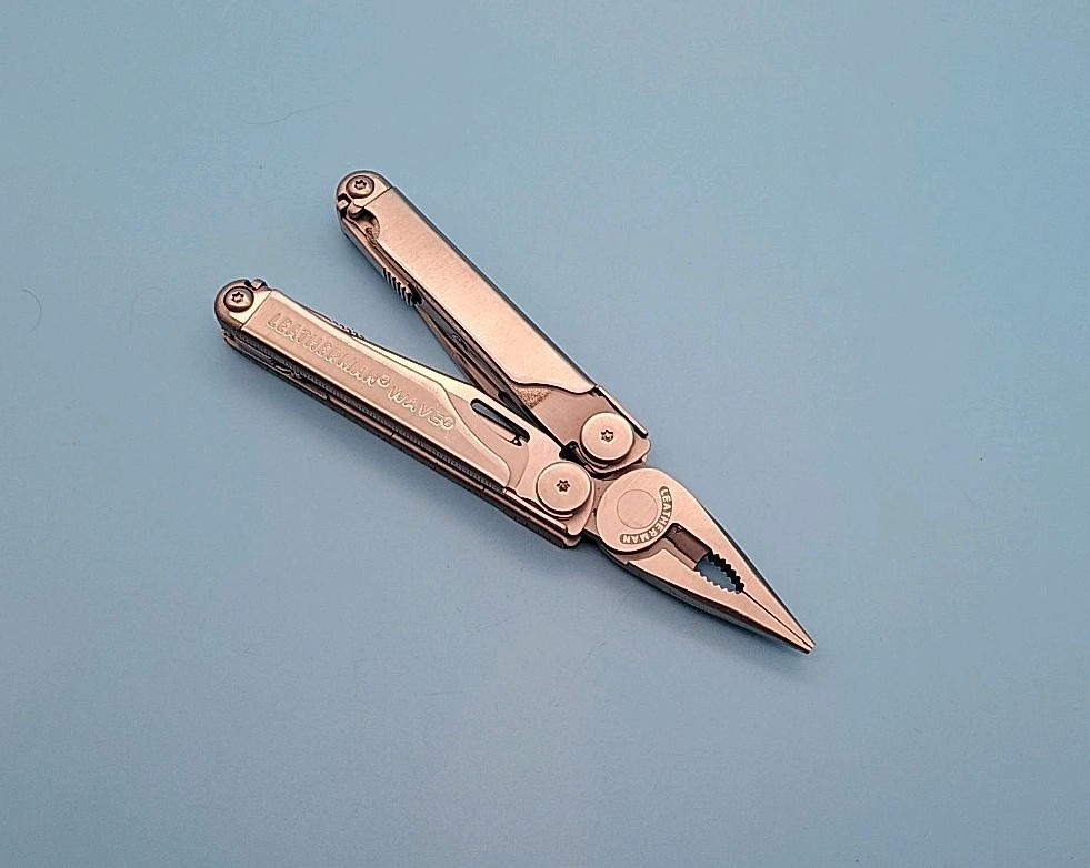 Leatherman WAVE Multi-Tool Dated 2006 – Silver – Pliers – File – Saw – Knife