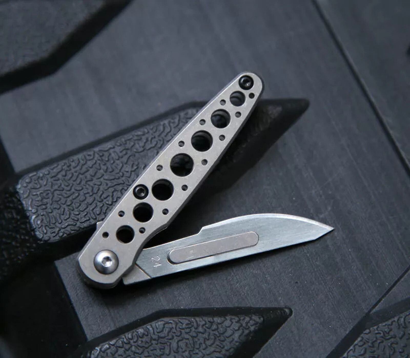 Titanium Alloy Art Knife Folding Fast Opening Folding Knife Paper Cutting Knife