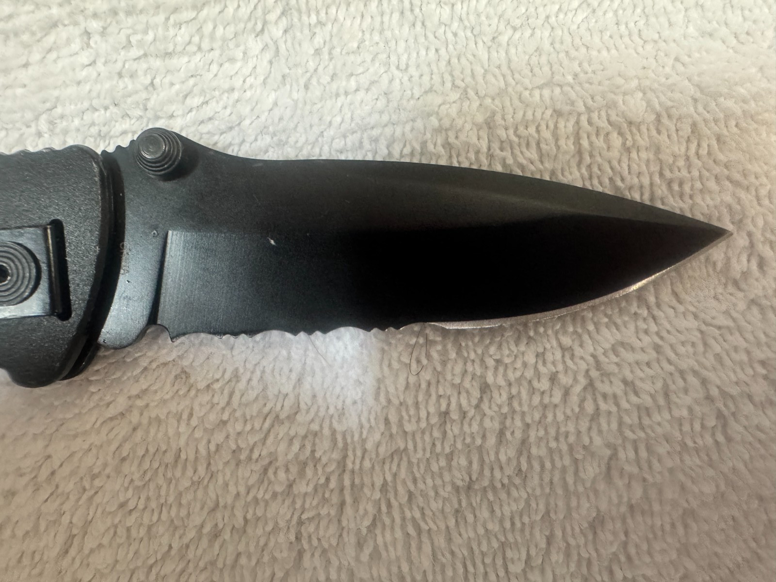 SOG Escape Folding Rescue Knife 3.4″ Black Combo Blade Aluminum Handles FF25-CP