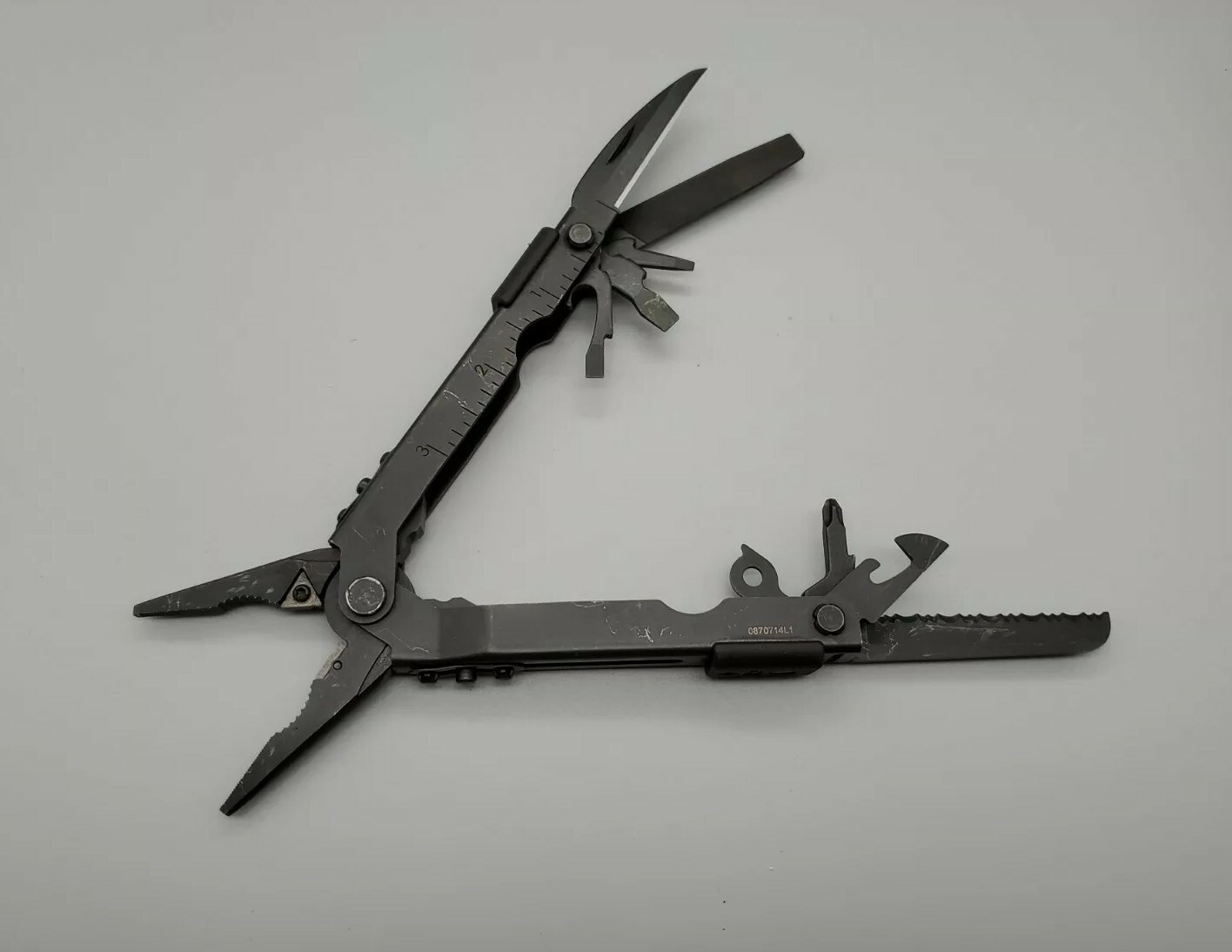 Gerber Multiplier MP600 Multi-Tool Black Needle Nose Pliers Carbide Cutters