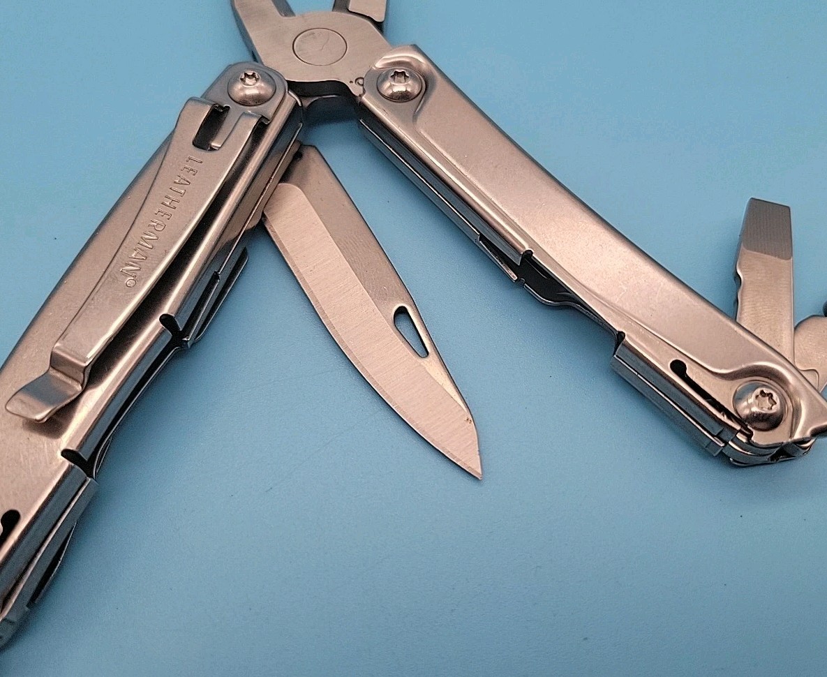 Leatherman Rev Multi-Tool – Pliers, Knife, Screwdrivers, Can Opener, File