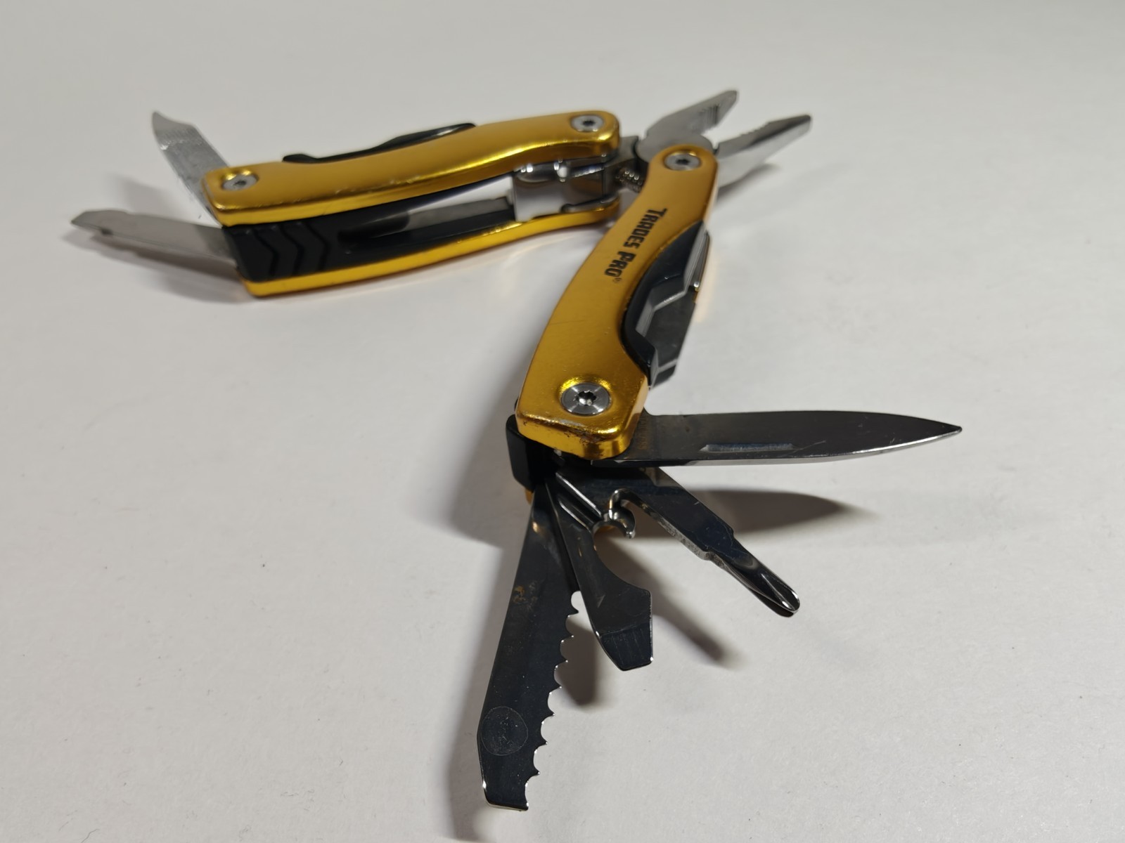 Smith’s & Trades Pro Multi Tool Lot of 2 – Pliers Knife Screwdriver EDC