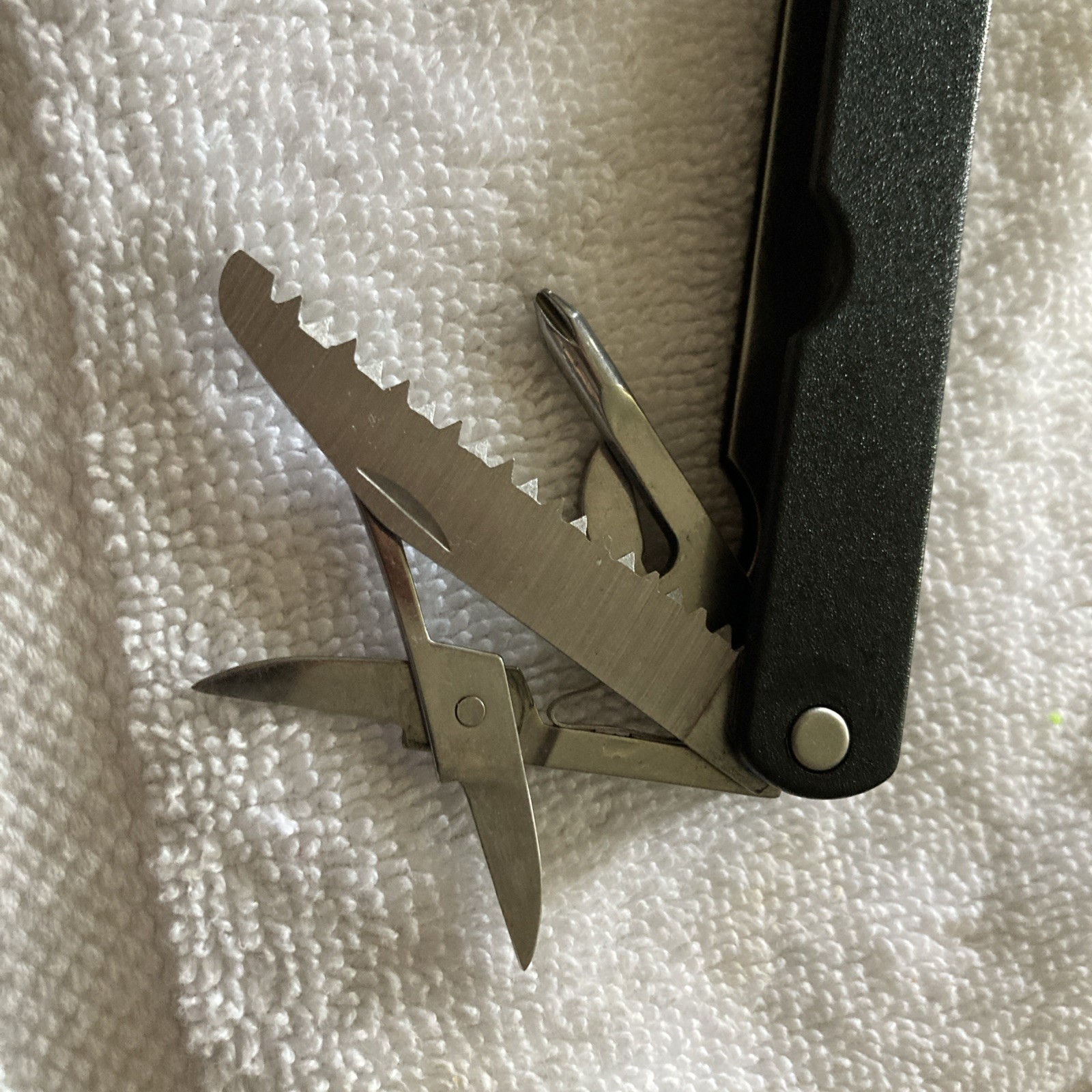 Heavy Duty Black Multi Utility Folding Knife/Tool 9 Function Made in china
