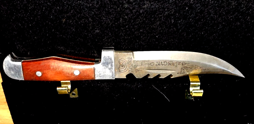 5.5″ Single Edge KNIFE w/ SAW back, Bottle Opener and Sheath, Thai Lang. ETCHED