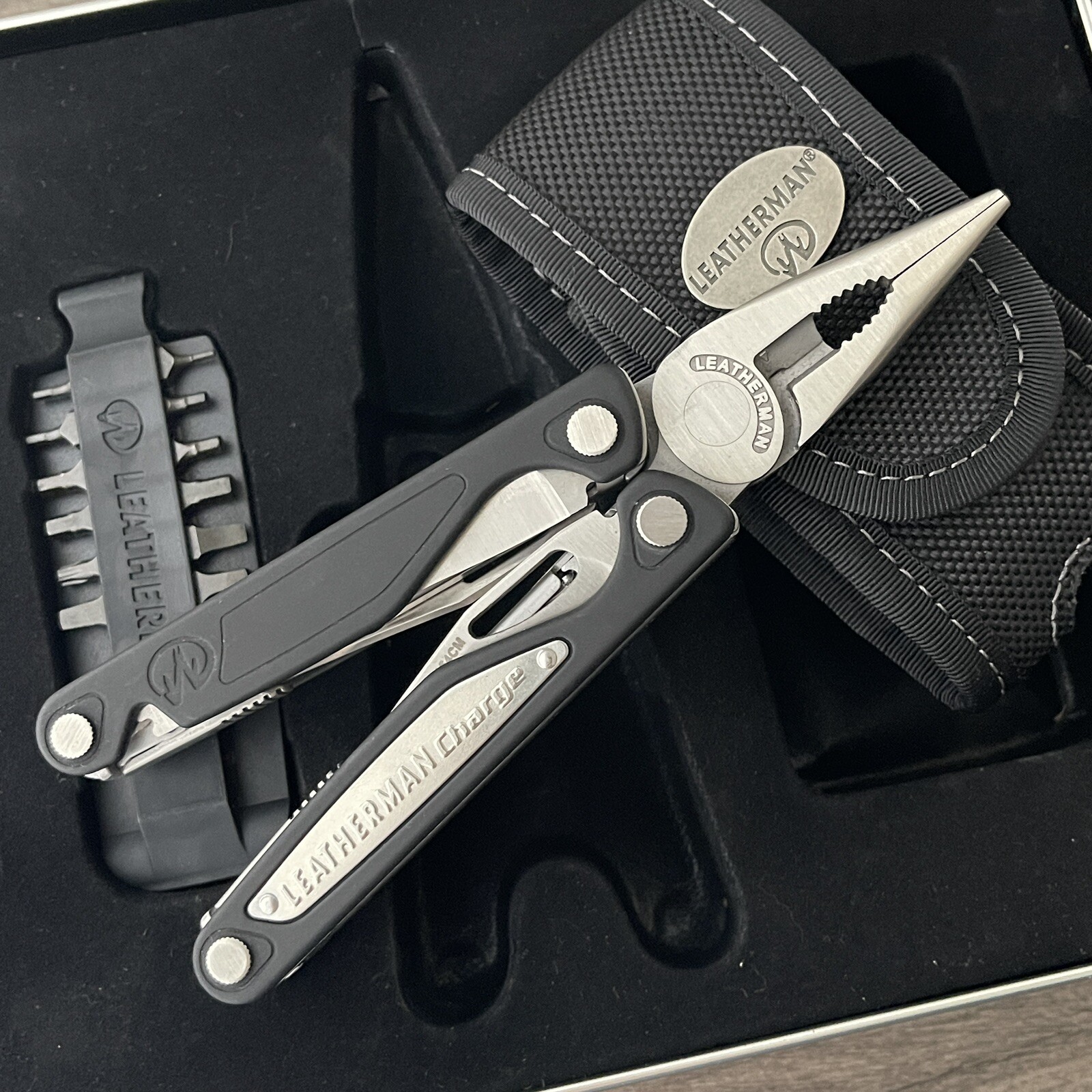 Leatherman Charge AL Multitool in Vintage Metal Gift Box. Made in 2007.