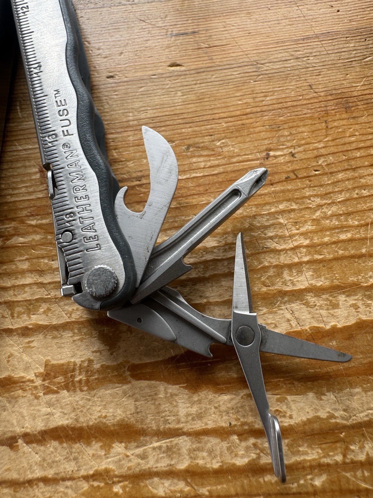 LEATHERMAN FUSE MULTI TOOL PLIERS KNIFE W/ SCISSORS & SCREWDRIVERS