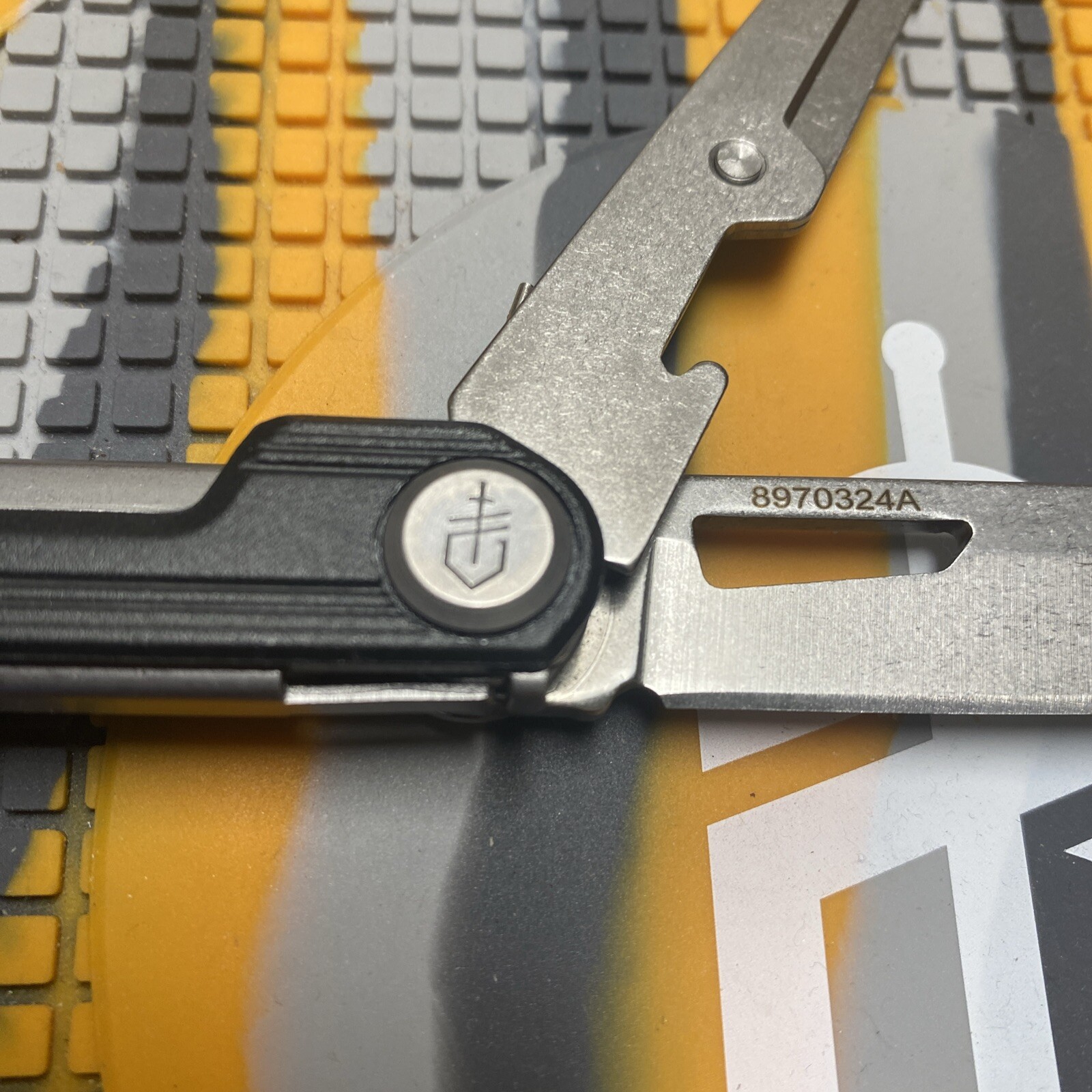 Gerber Armbar Slim Cut Multi-Tool, Knife, Scissors