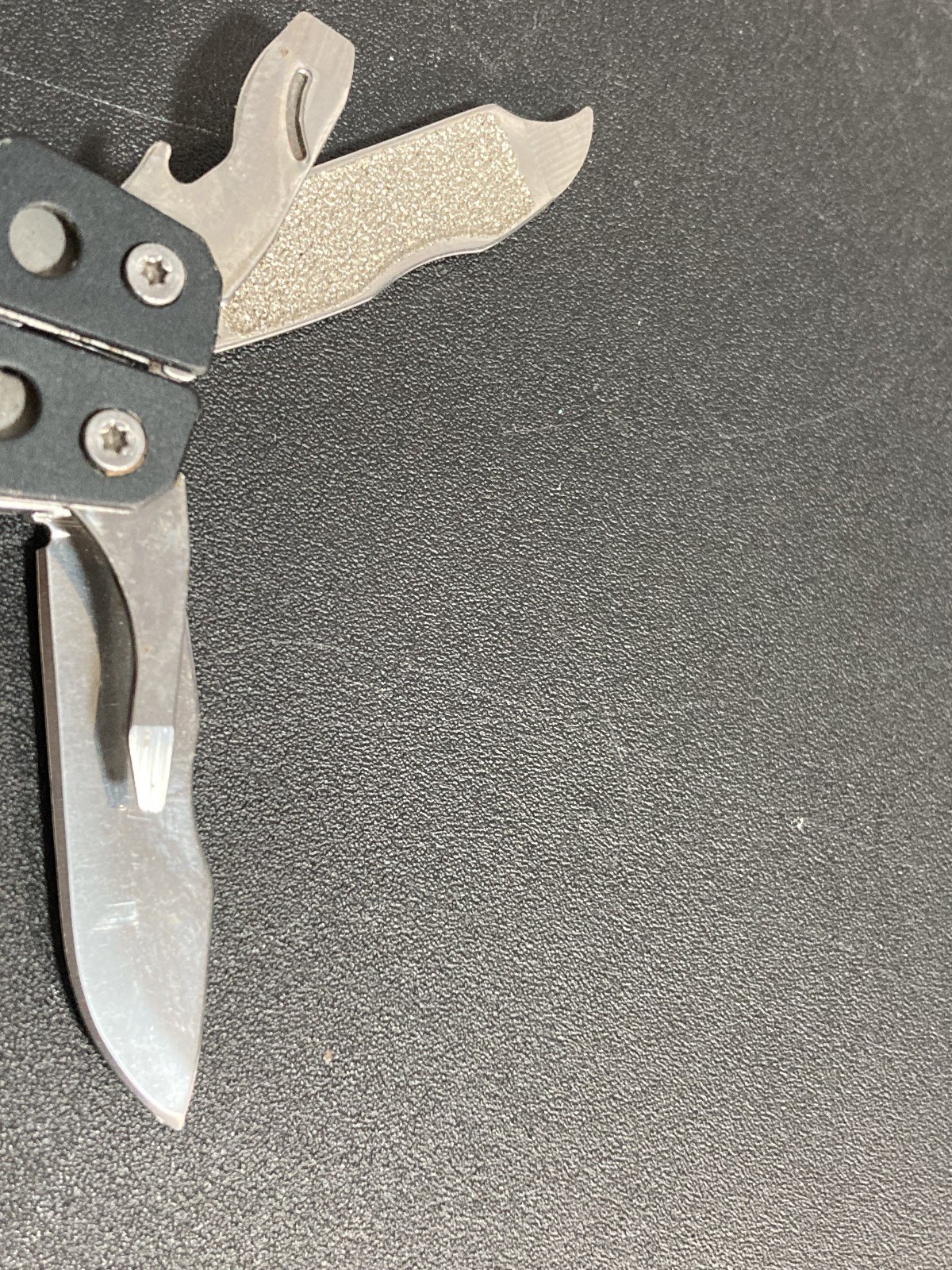 Gerber Clutch Mini Multitool Keychain Pliers Blade Tweezers file screwdrivers