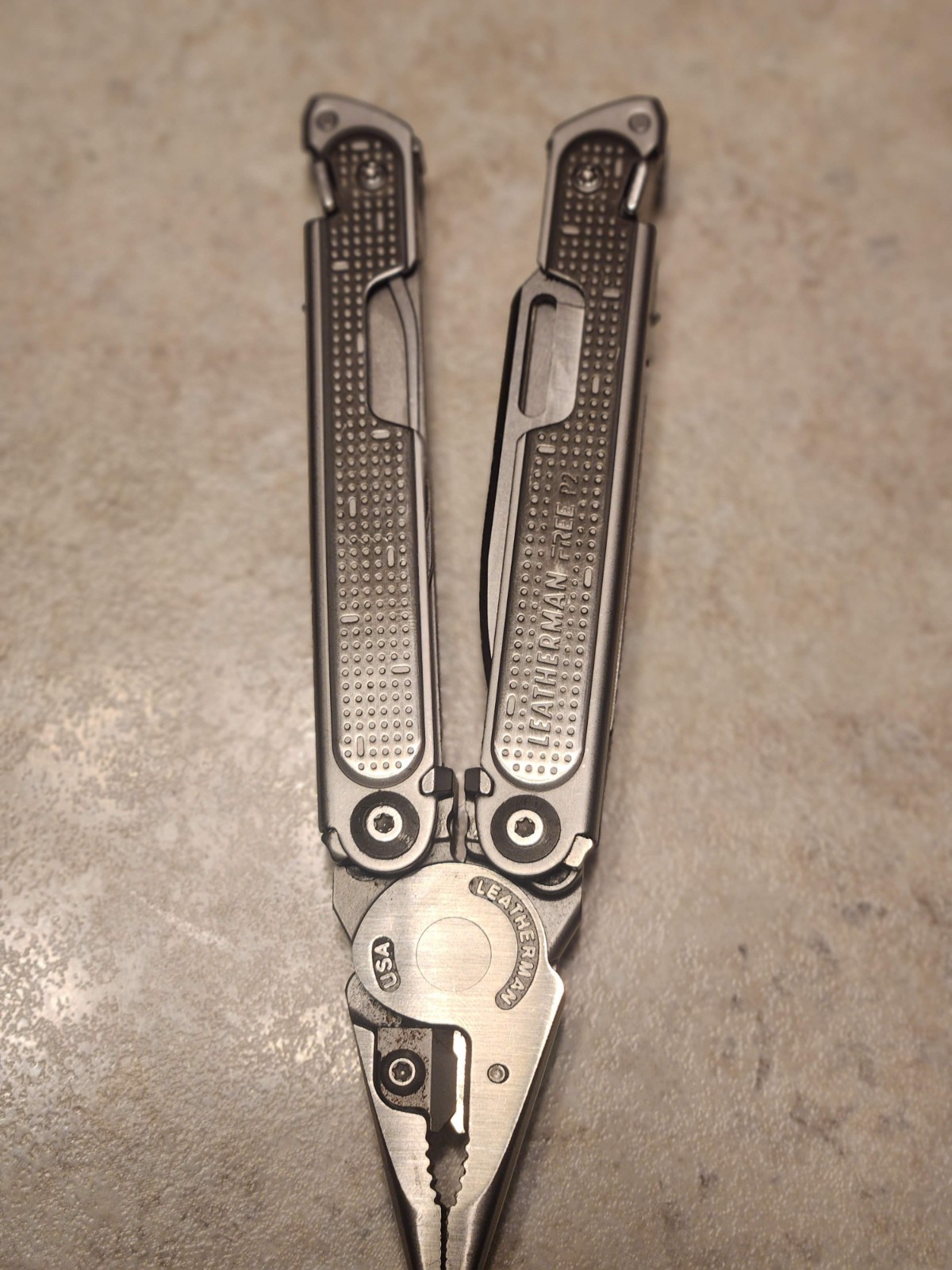 Leatherman Free P2 Stainless Steel Multi-Tool Silver