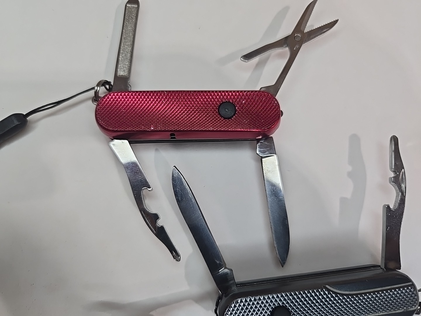 COLUMBIA 6-Function Pocket Tool- Knife -Scissors- LED Flash-Light needs battery