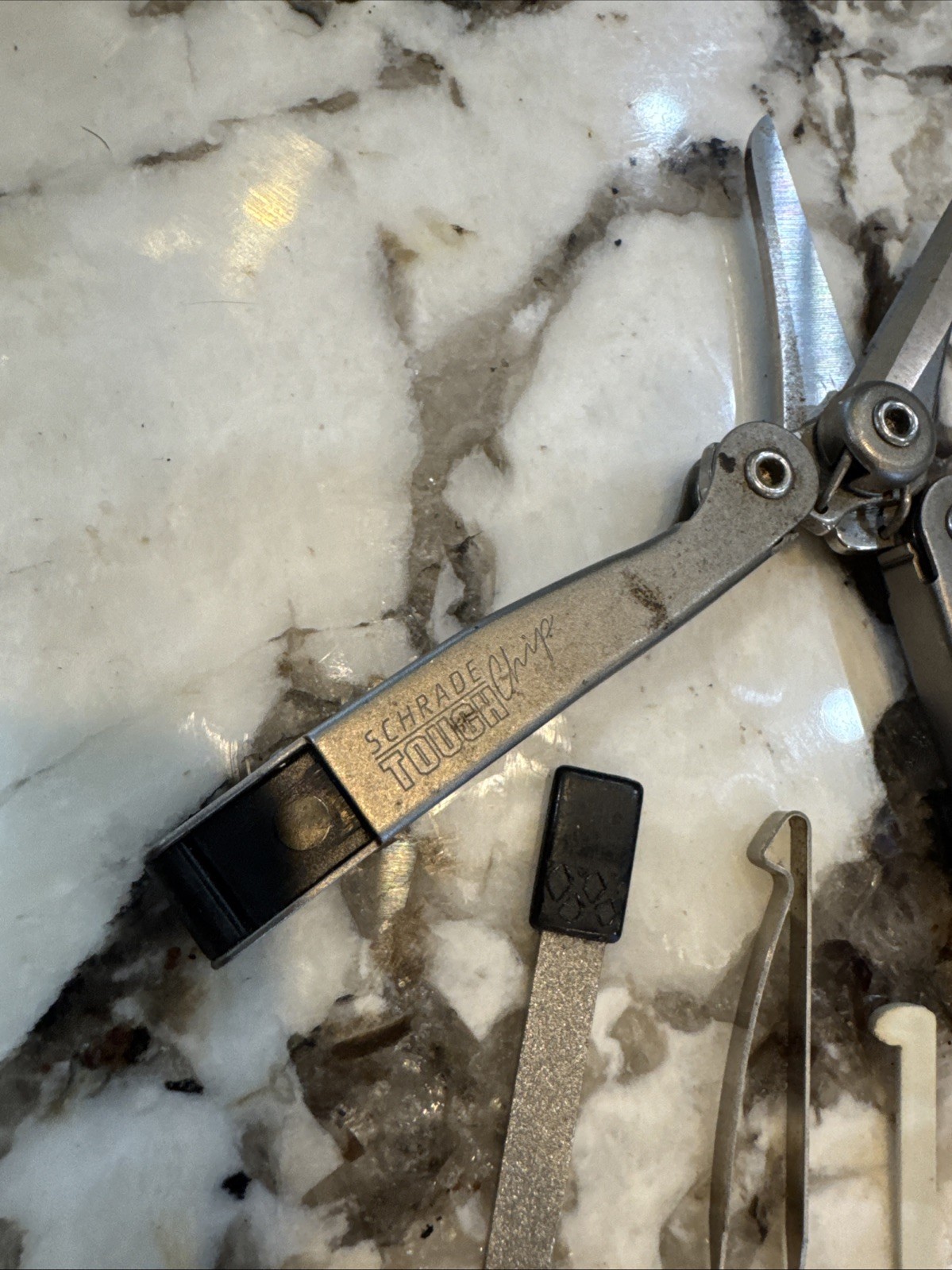 Schrade USA ST2 Multi-tool Tough Chip Compact / Mini Tool