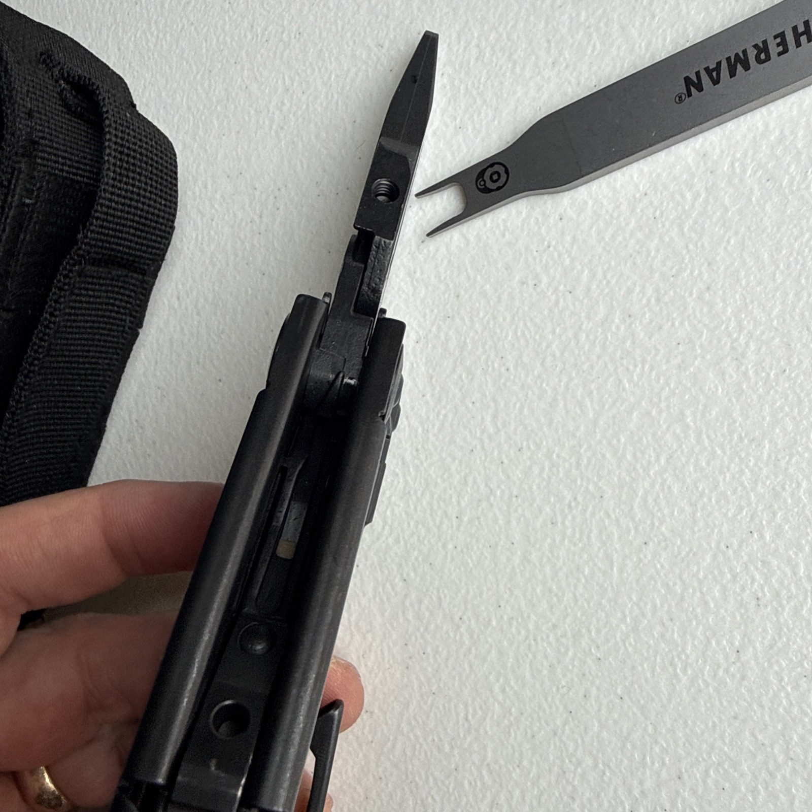 Leatherman MUT Tactical Multi Tool with Black Molle Sheath – Black (850222)