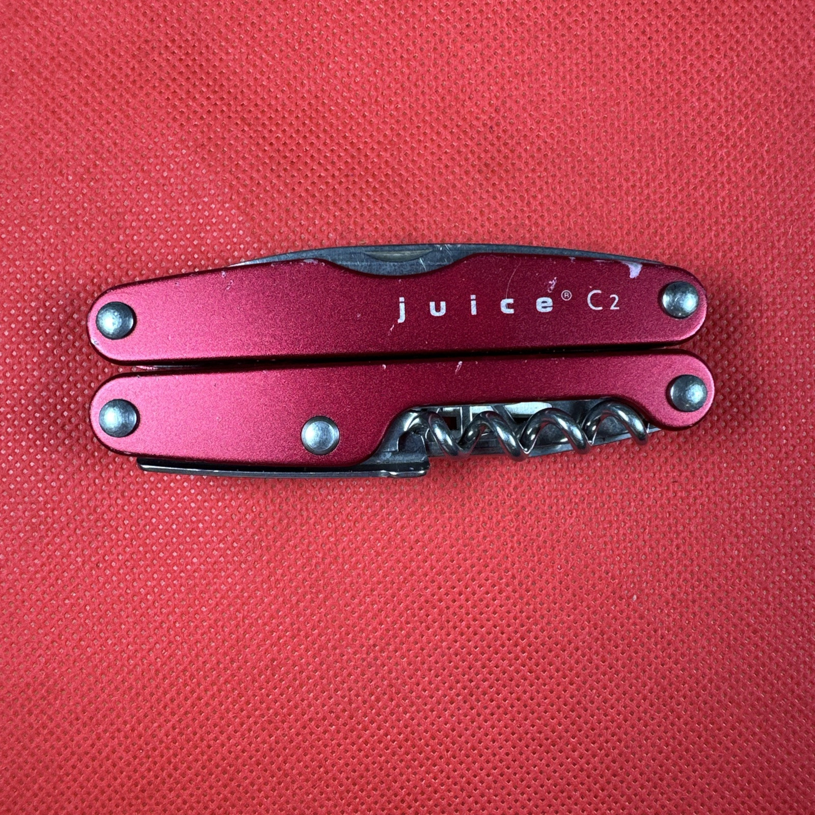 Retired Red Gen 1 Pat pending Leatherman Juice C2 Multitool + pouch.