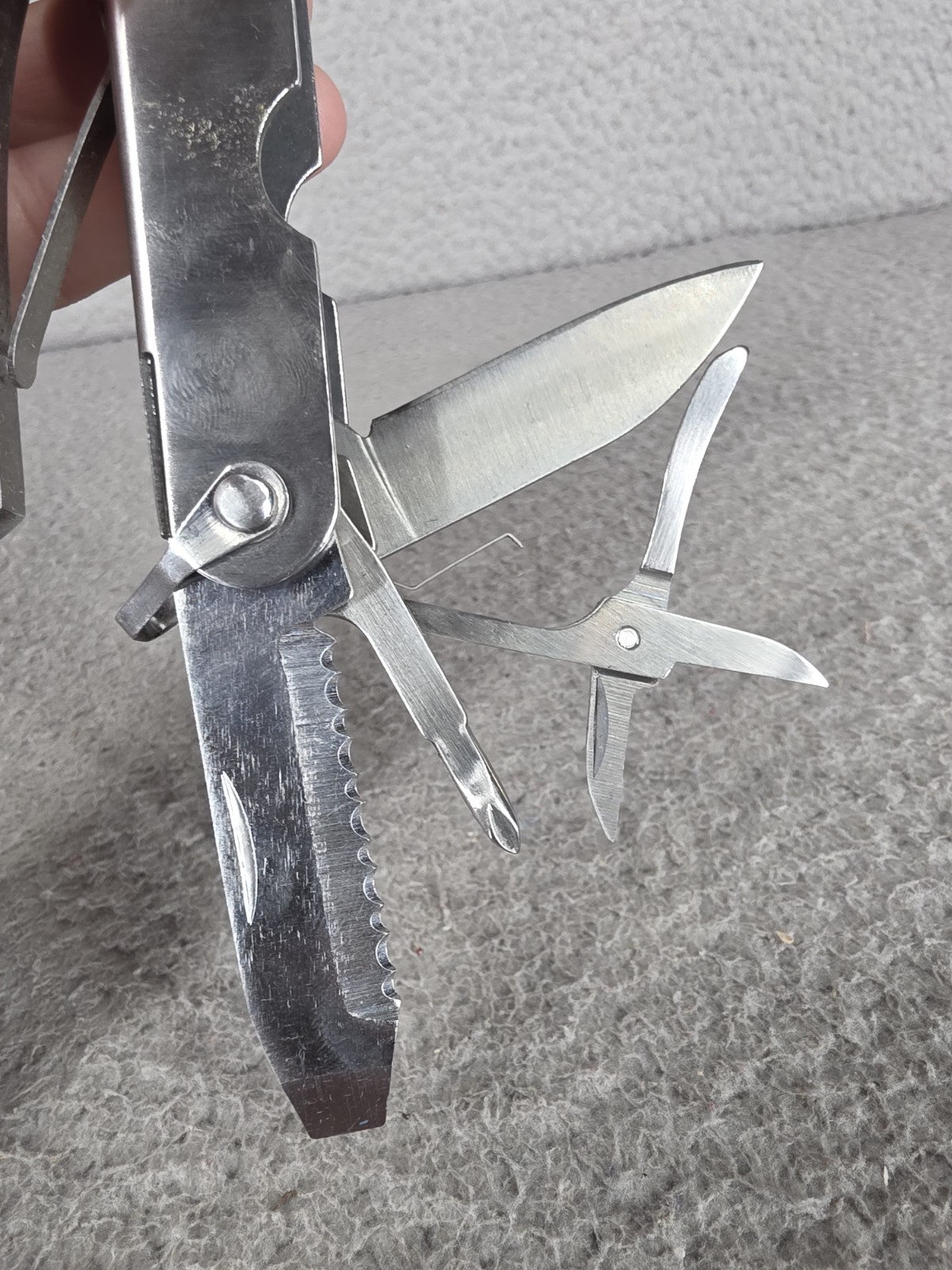 Multitool With Hammer, Wirecutters, Saw, Pocket Knife, Screwdriver & Scissors