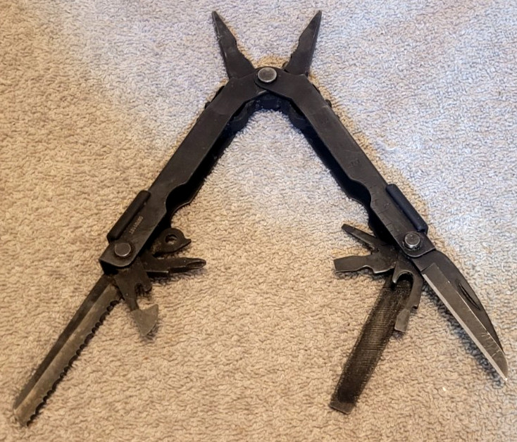 Gerber 0870118T Multiplier 11 Tools, Standard Size, no case – Nice Condition!!!