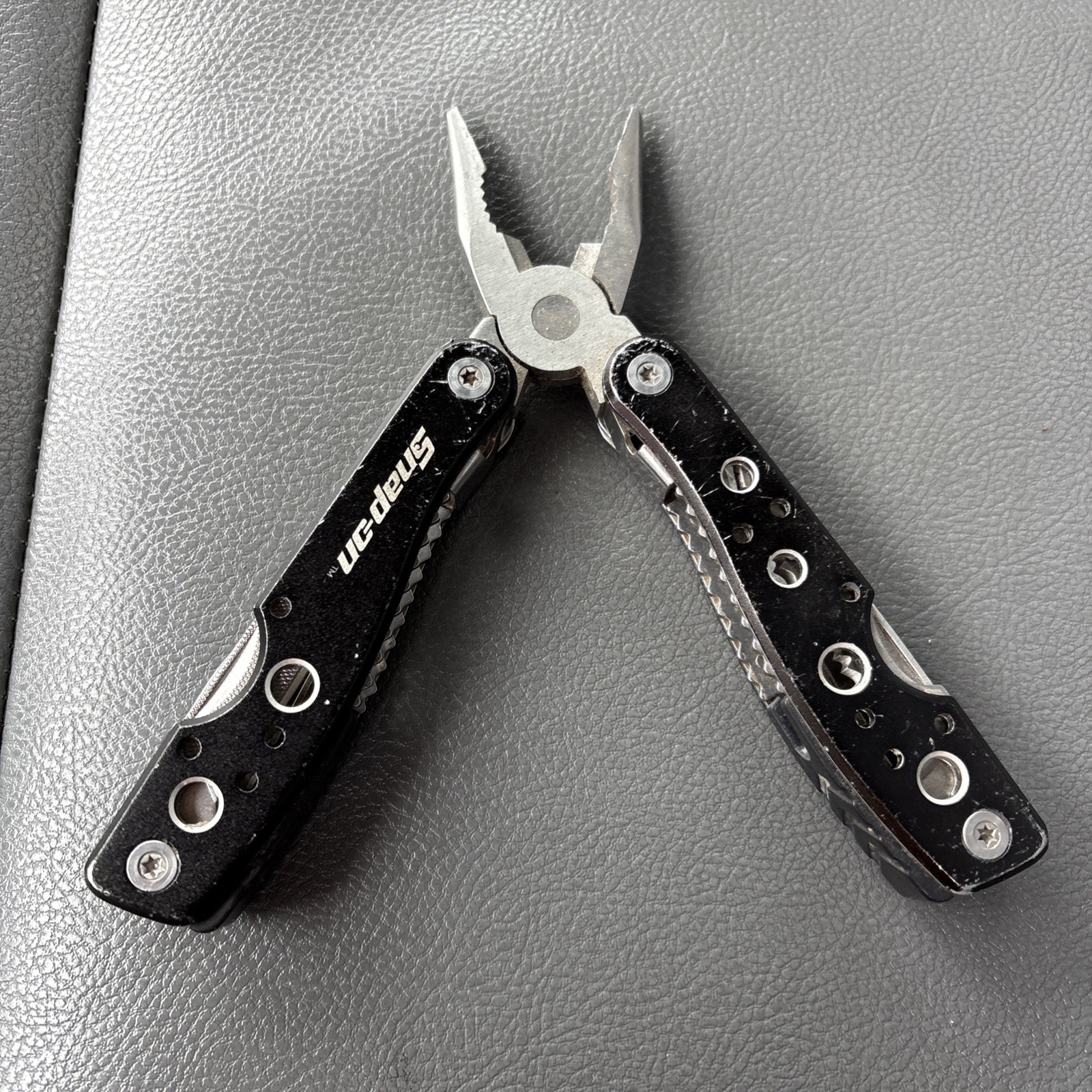 Snap-On Stainless Steel BlackPocket Multi-Tool 9-in-1 Pliers Saw Knife File More