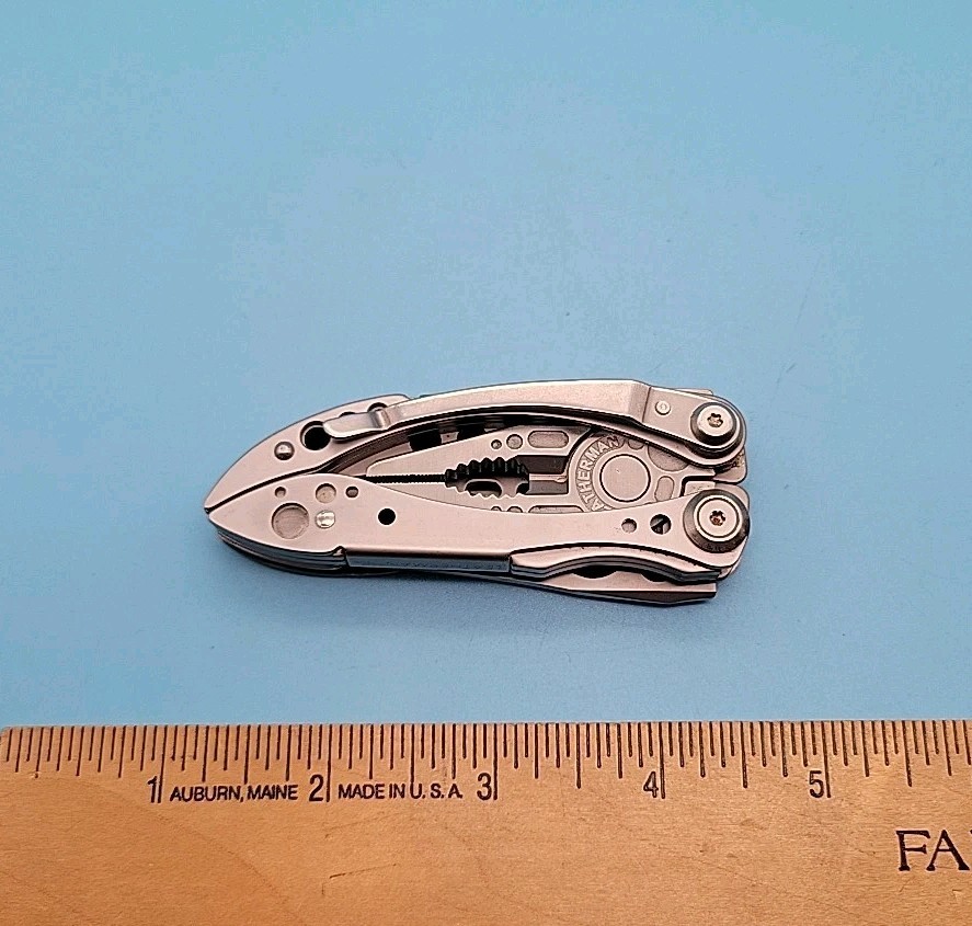 Leatherman FREESTYLE Multi-Tool – Dated 0610 – Pliers, Knife – DISCONTINUED