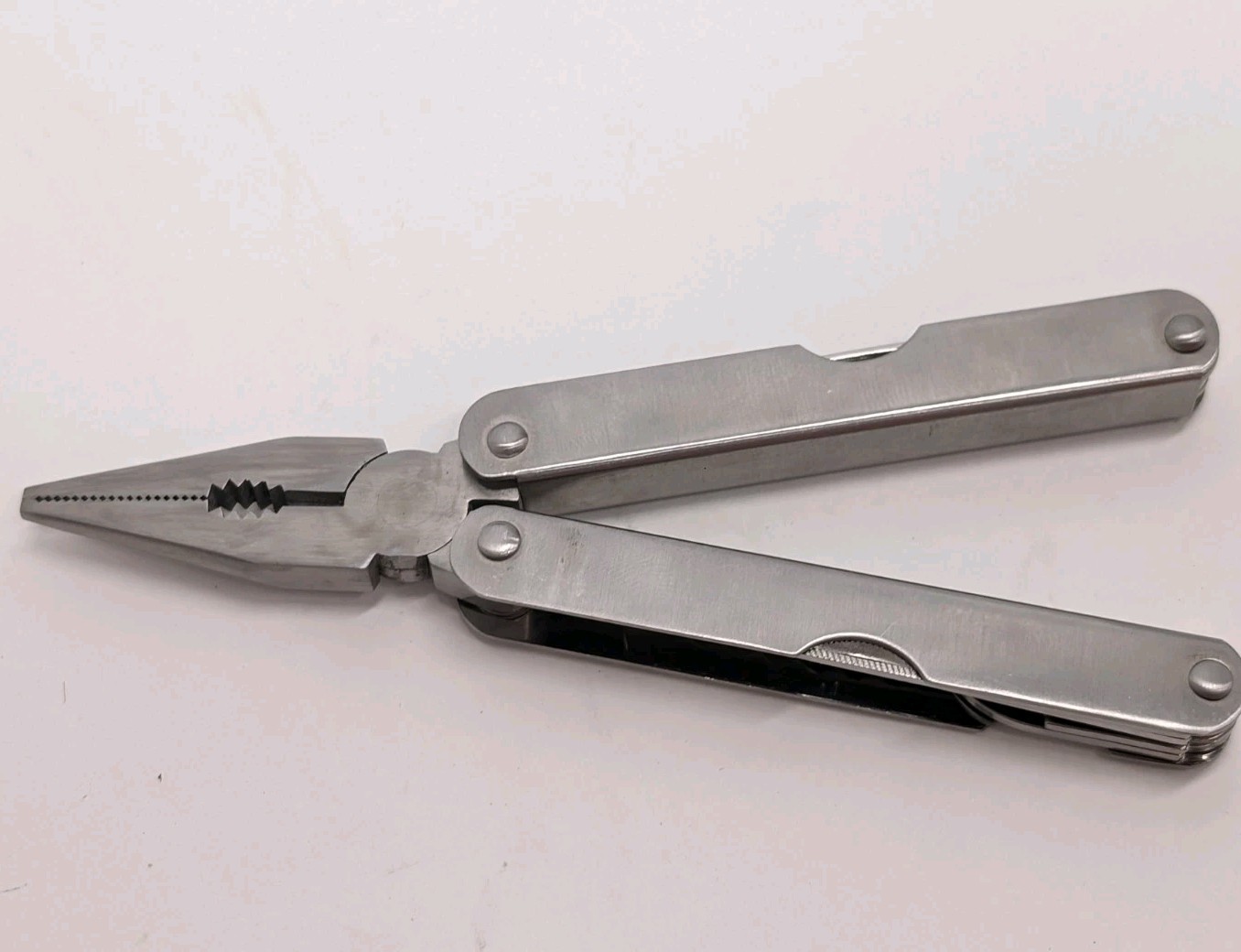 9-in1 Pocket Multi-Tool – Florida Elks Youth Camps – Plus Belt Holder