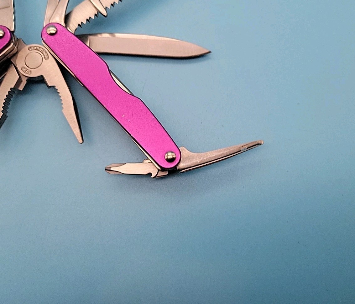 Leatherman JUICE XE6 Multi-Tool – Dated 0701 – Purple – Knife, Pliers – RETIRED
