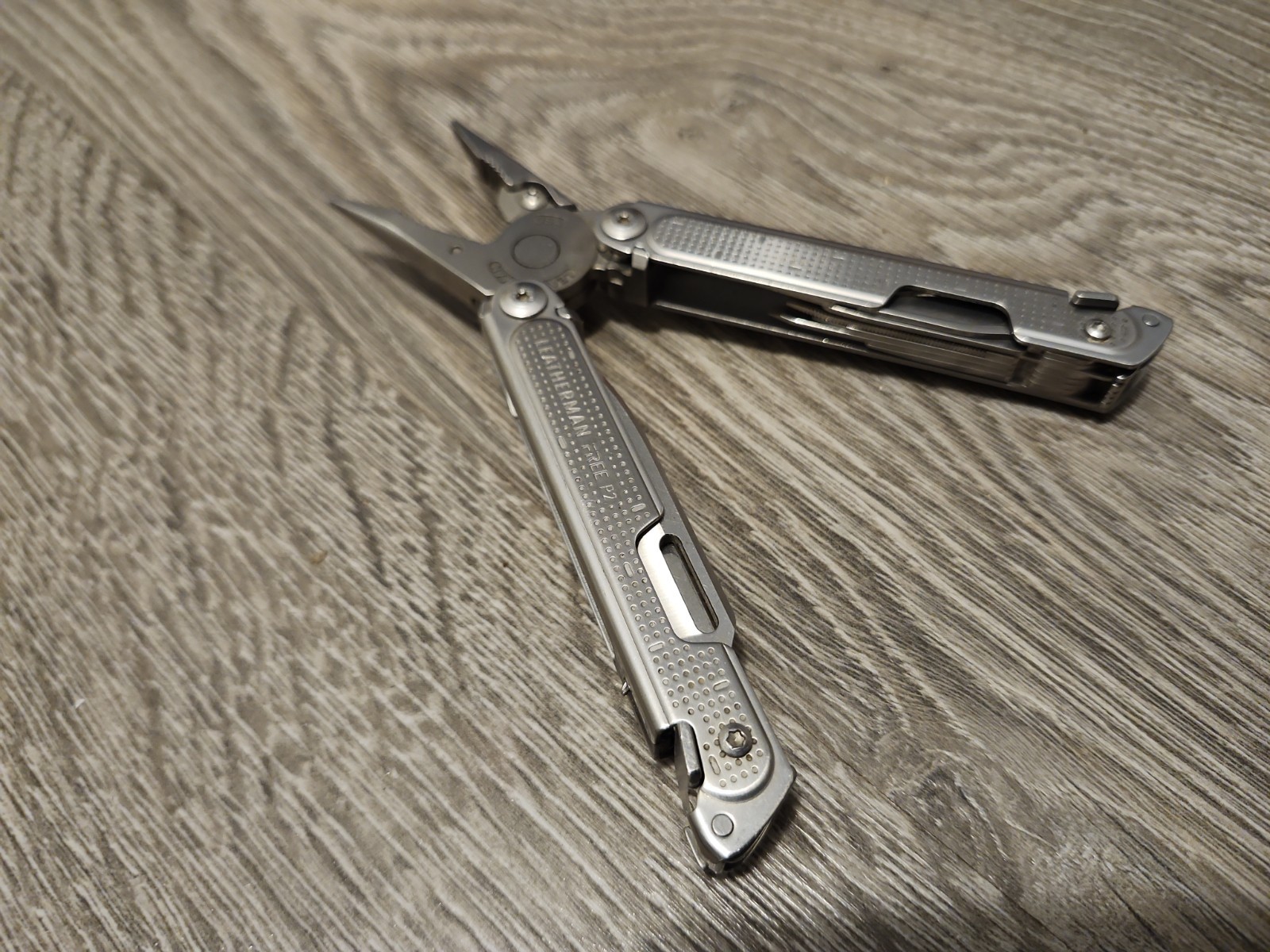 Leatherman Free P2 Multi-Tool – Used, Good Condition, W/Sheath