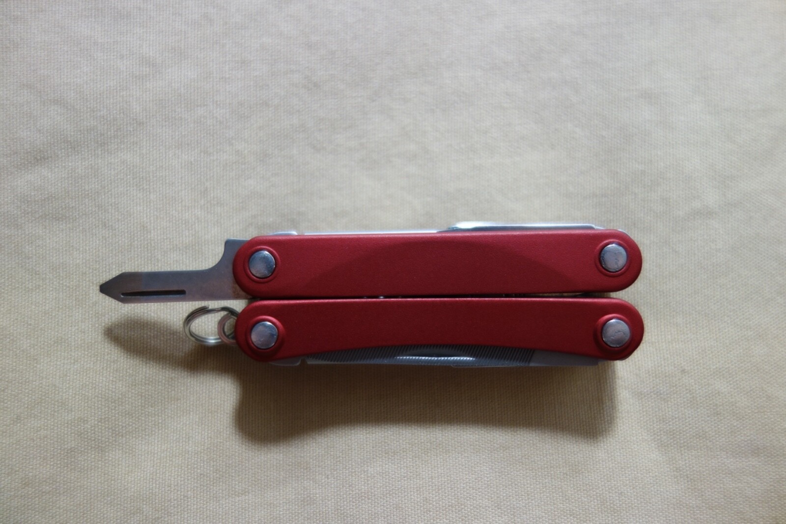 Leatherman Squirt ES4 Red 9-Tool Multi-Tool 831198 ( Discontinued & Retired )
