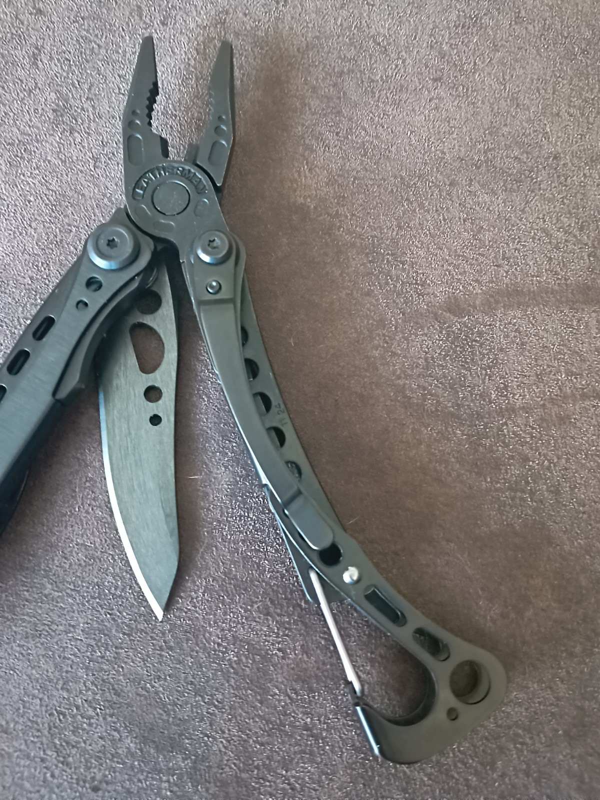 LEATHERMAN, Skeletool CX, 7-in-1 Lightweight, Minimalist Multi-Tool, Onyx Black