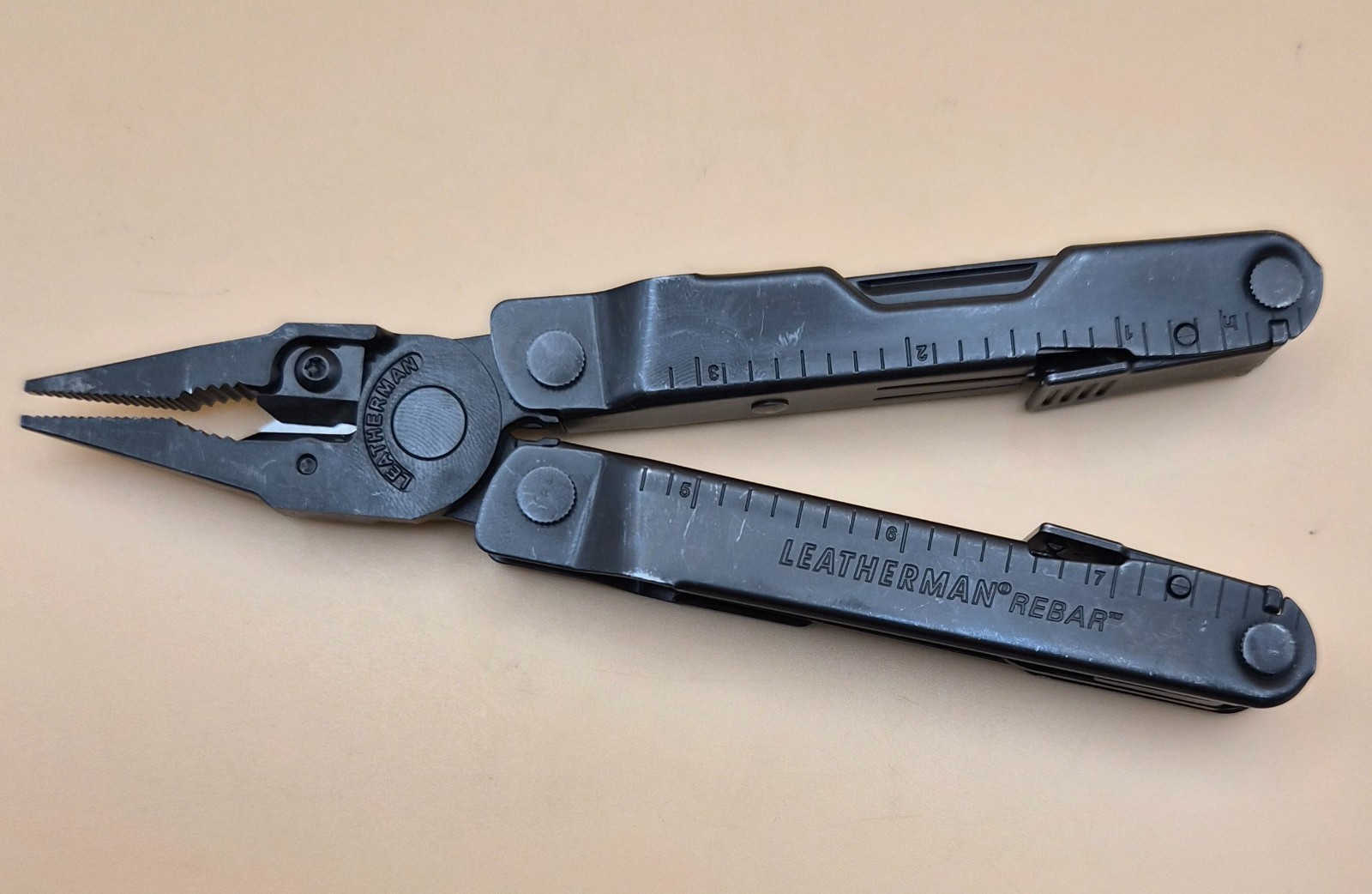 Leatherman REBAR Multi-Tool Black Oxide, includes Sheath – Good Condition (011)