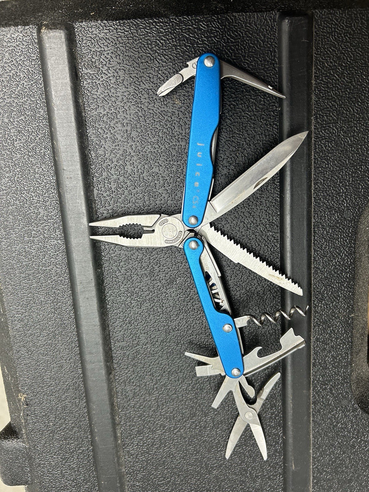 EDC Blue Leatherman Juice CS4 Multitool. Discontinued/Retired