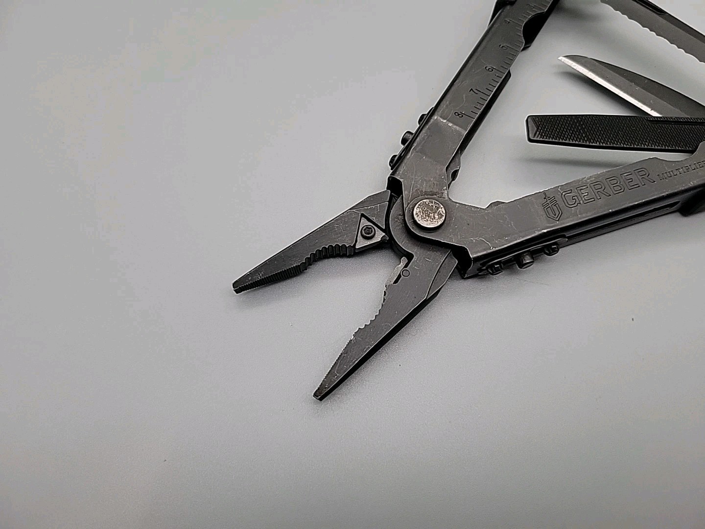 Gerber MP600Multiplier Multi-Tool – Needle Nose Carbide Cutter Pliers