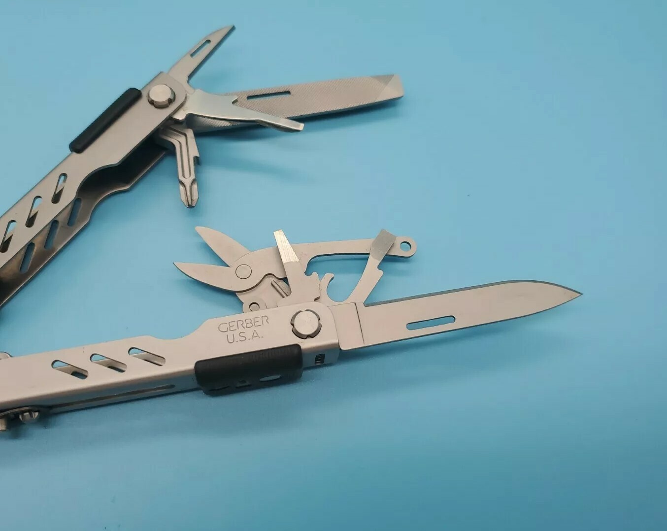 Gerber Fisherman MP400 Multi Tool Silver Compact w/ Sheath *RARE* *DISCONTINUED*