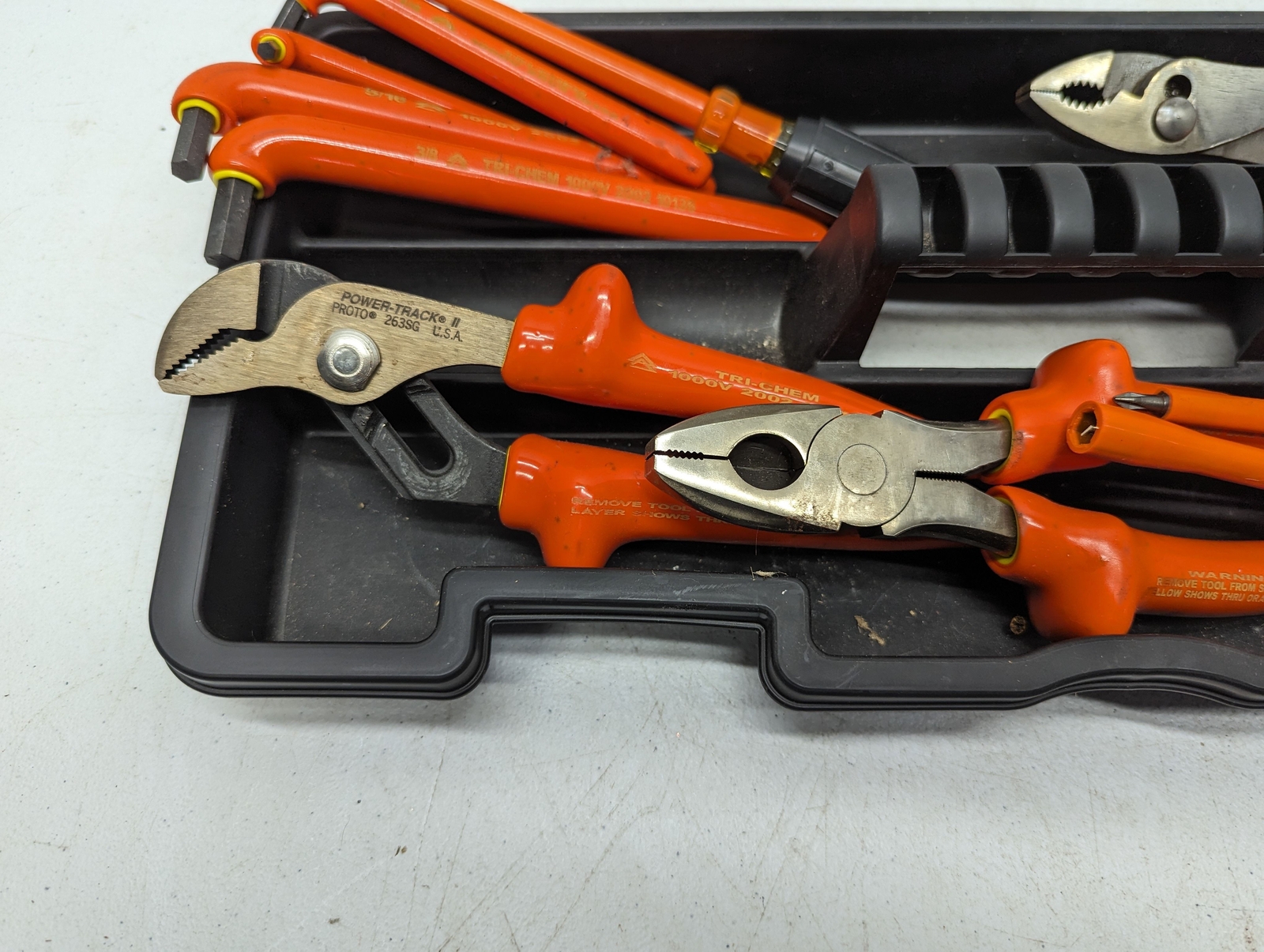 TRI-CHEM Insulated Tool Kits Tool Pliers Screwdrivers Rubber Gloves OB405-1