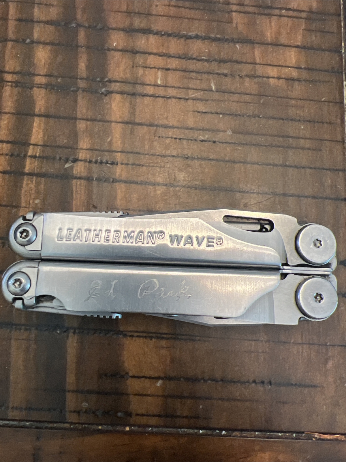 Leatherman Wave multi-tool With Belt Pouch Carrying Case. Free Shipping