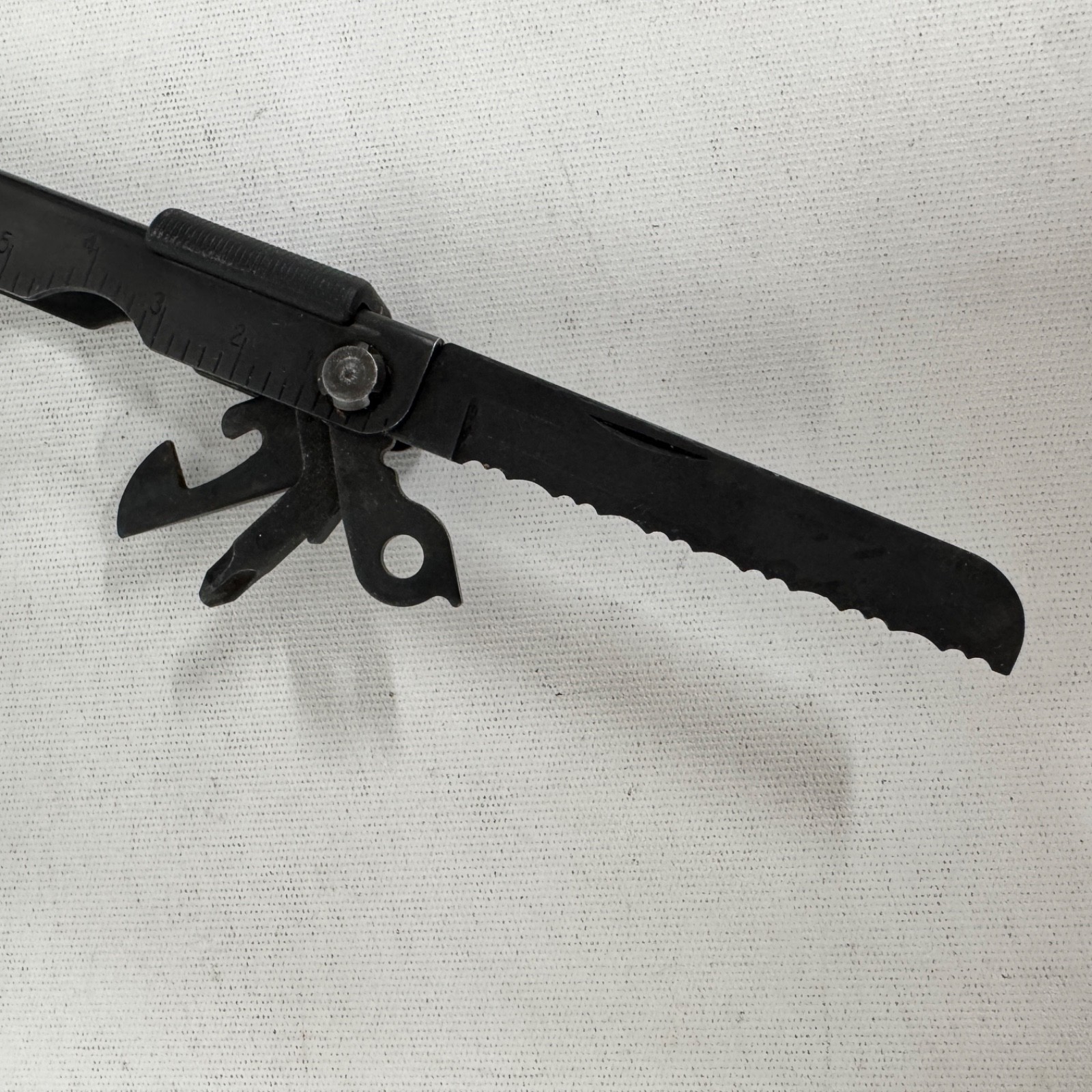 Gerber MP600 Multi-Tool Multi-Plier Carbide Cutters Needle Nose Black w/ Sheath