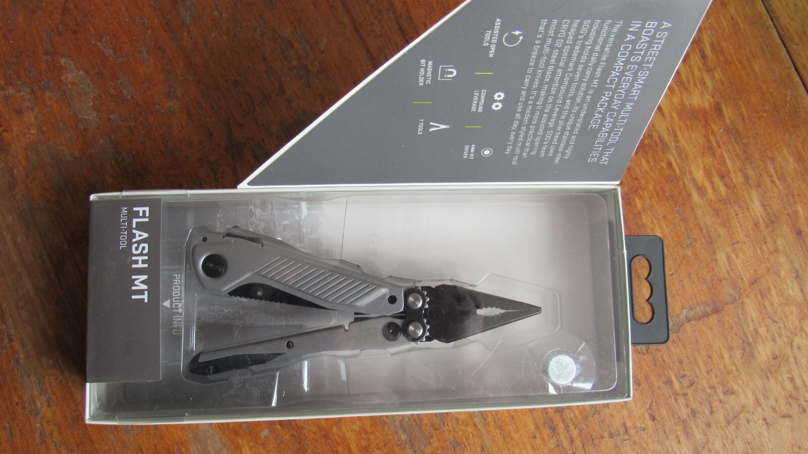 SOG Flash MT 7 tool Multi-Tool CRYO D2 Blade Stainless Steel Handle Black Grey