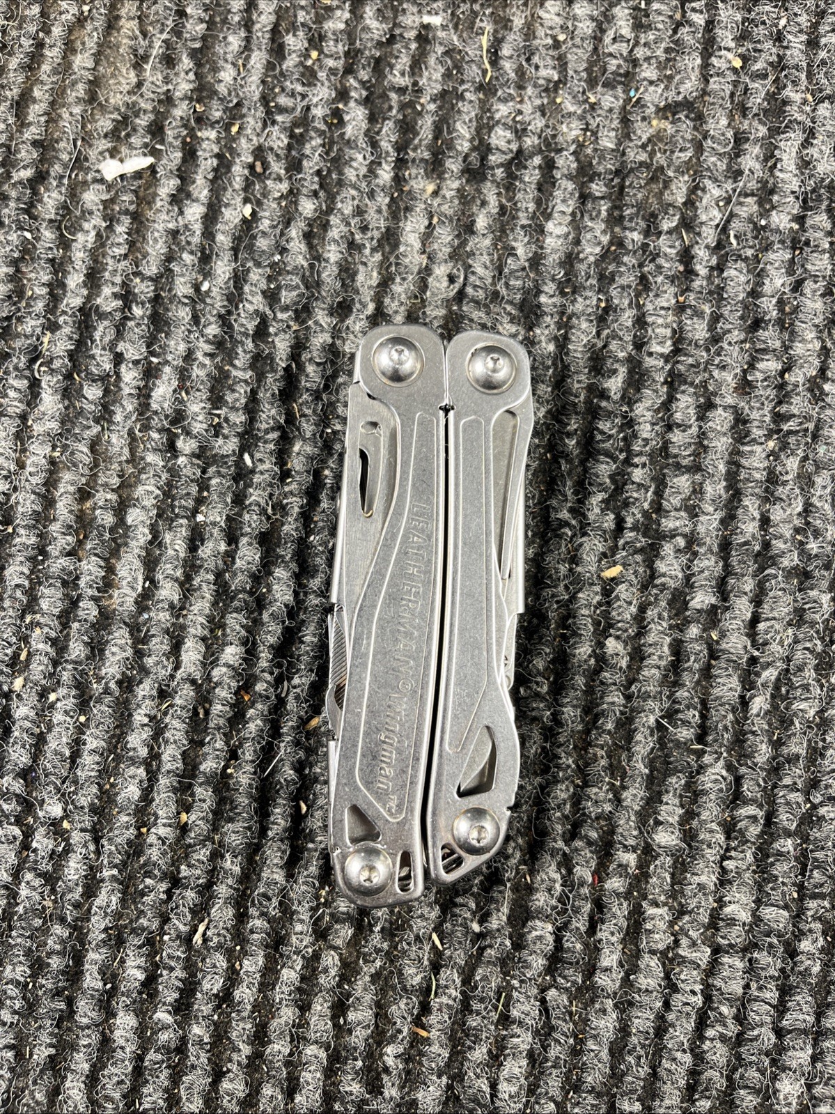 Leatherman Wingman Multitool with 14 tools Needle Nose pliers, wire cutter (034)