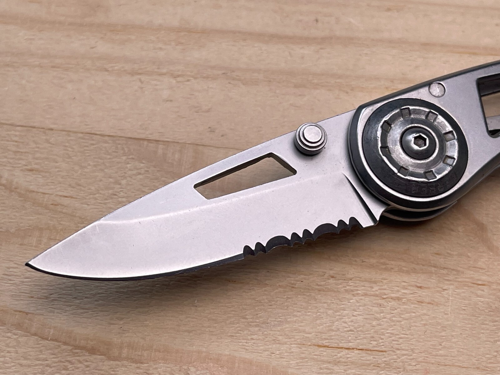 Gerber Ripstop I Folding Pocket Knife – Frame Lock, Combo Serrated Blade