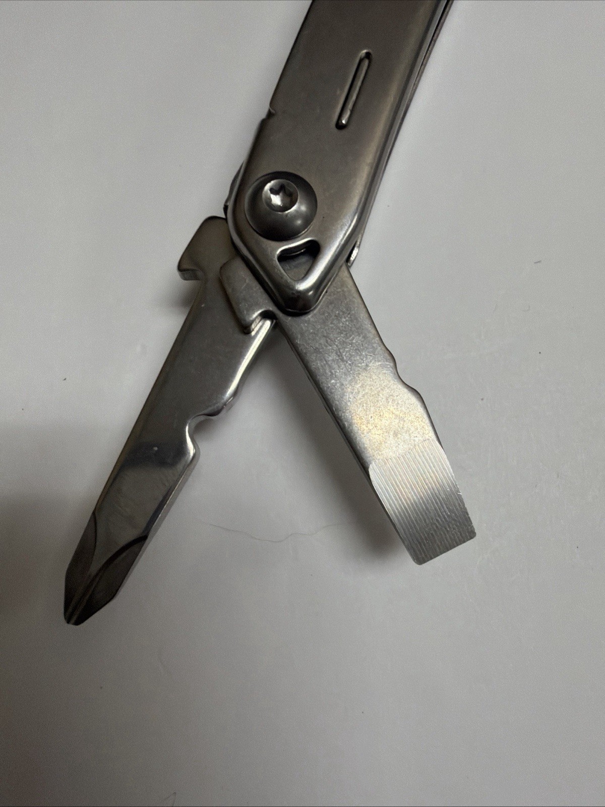 Leatherman Wingman 14 Tools Multi-Tool – Stainless Steel