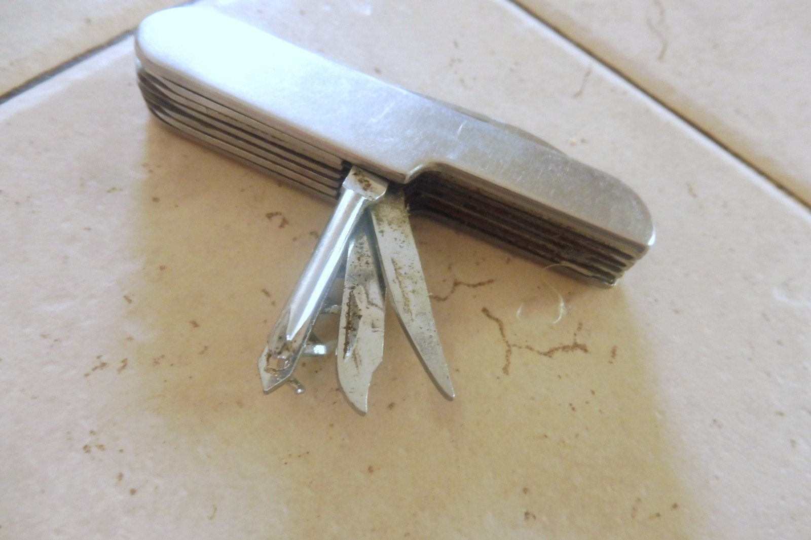 UNBRANDED 11 FUNCTION MULTI-TOOL / STAINLESS STEEL