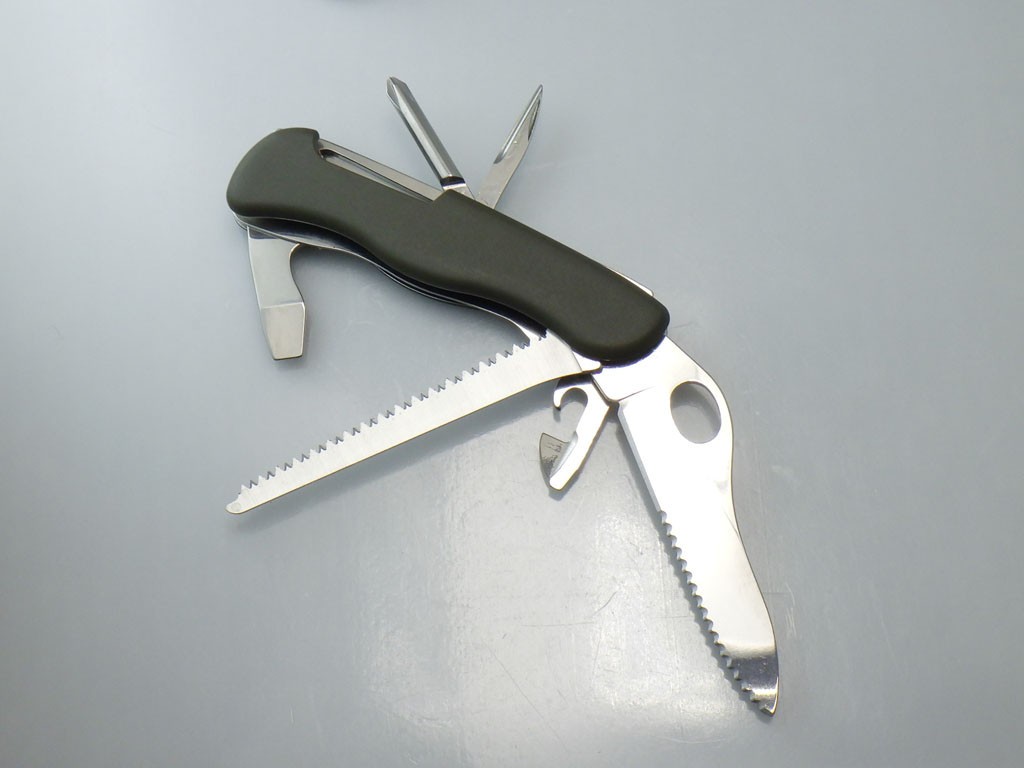 New Victorinox One-Hand Trekker German Army 12 Function Olive Drab Pocket Knife
