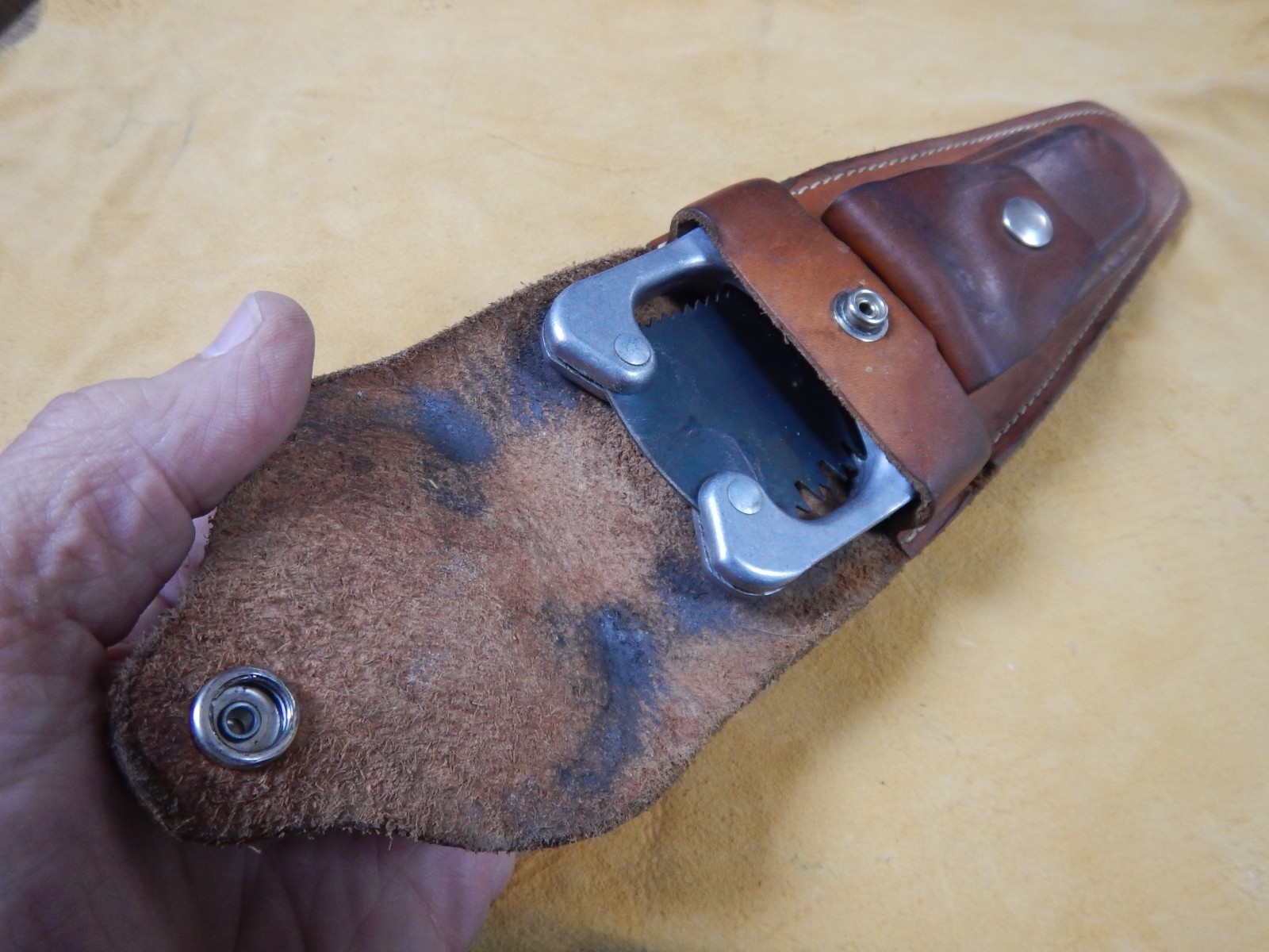 Wyoming Pac Saw Vintage W/ Leather Sheath 12-1/2″ Long Nice Shape