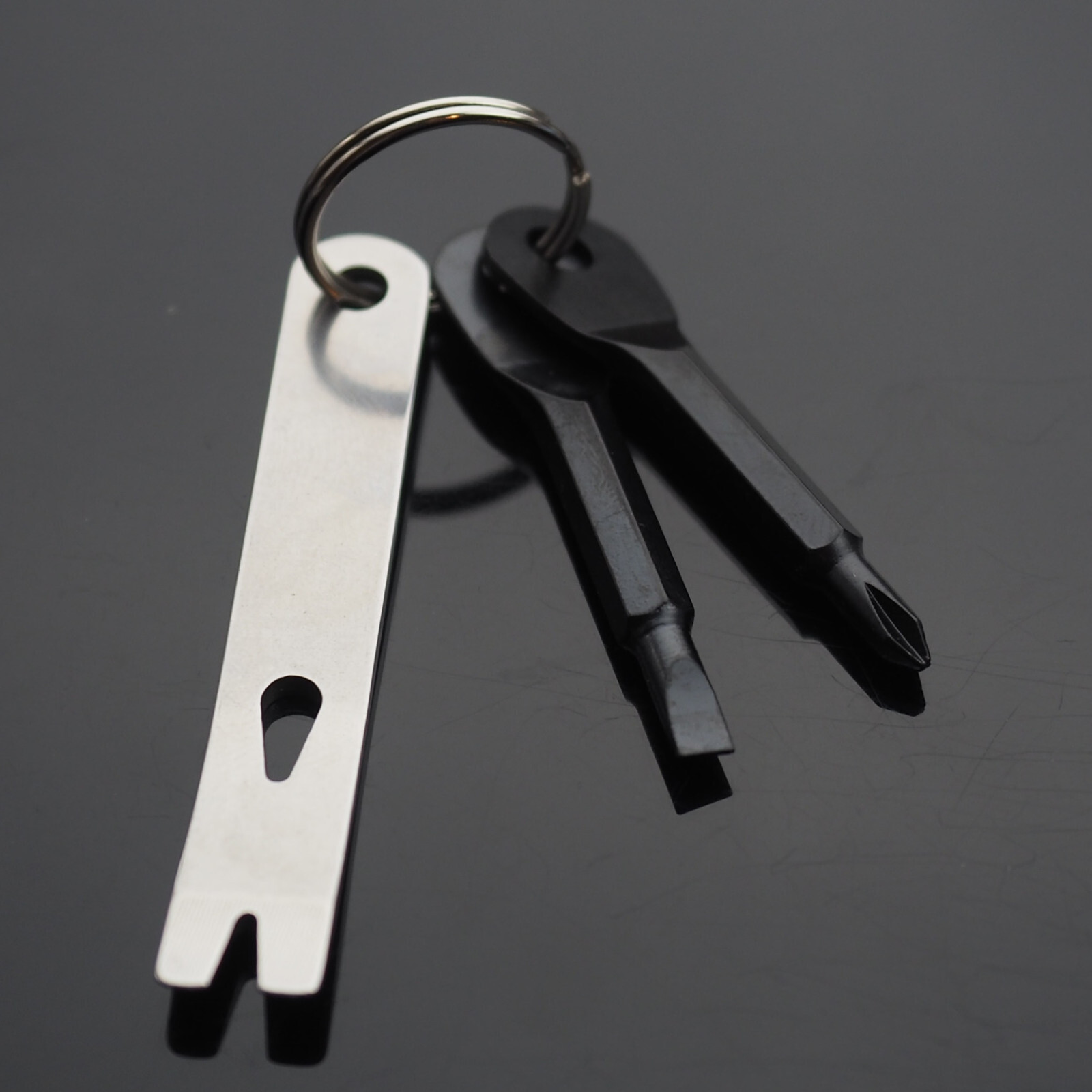 2pcs Combo Crowbar & Key Screwdrivers Keychain Carabiner Clip EDC Black & Silver