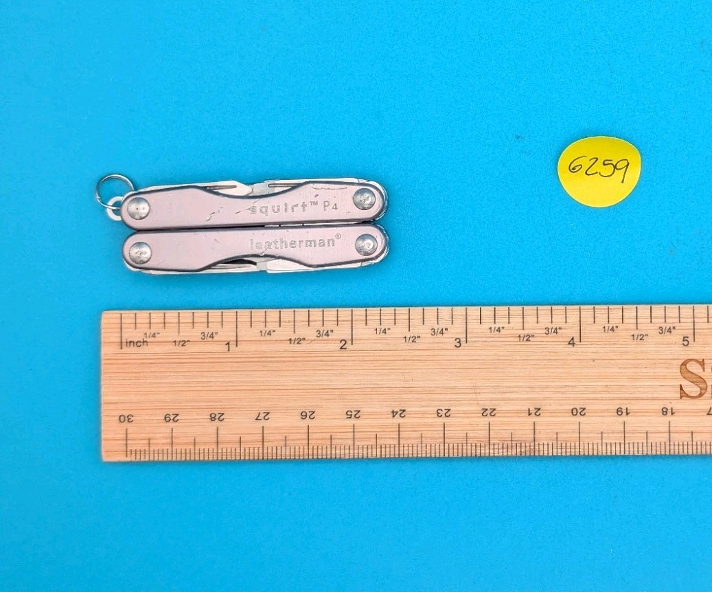 Leatherman Squirt P4 Multi-Tool, Key Ring, Retired, GRAY! *WOOD/PATEL*