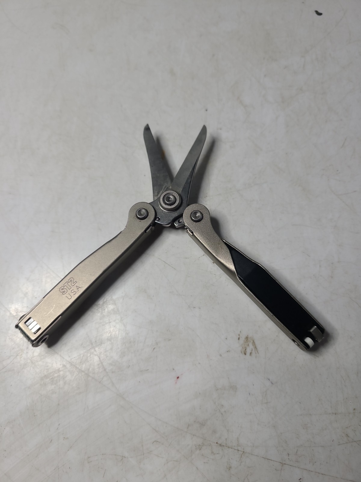 Schrade USA ST2 Multi-tool Tough Chip Compact Mini Tool