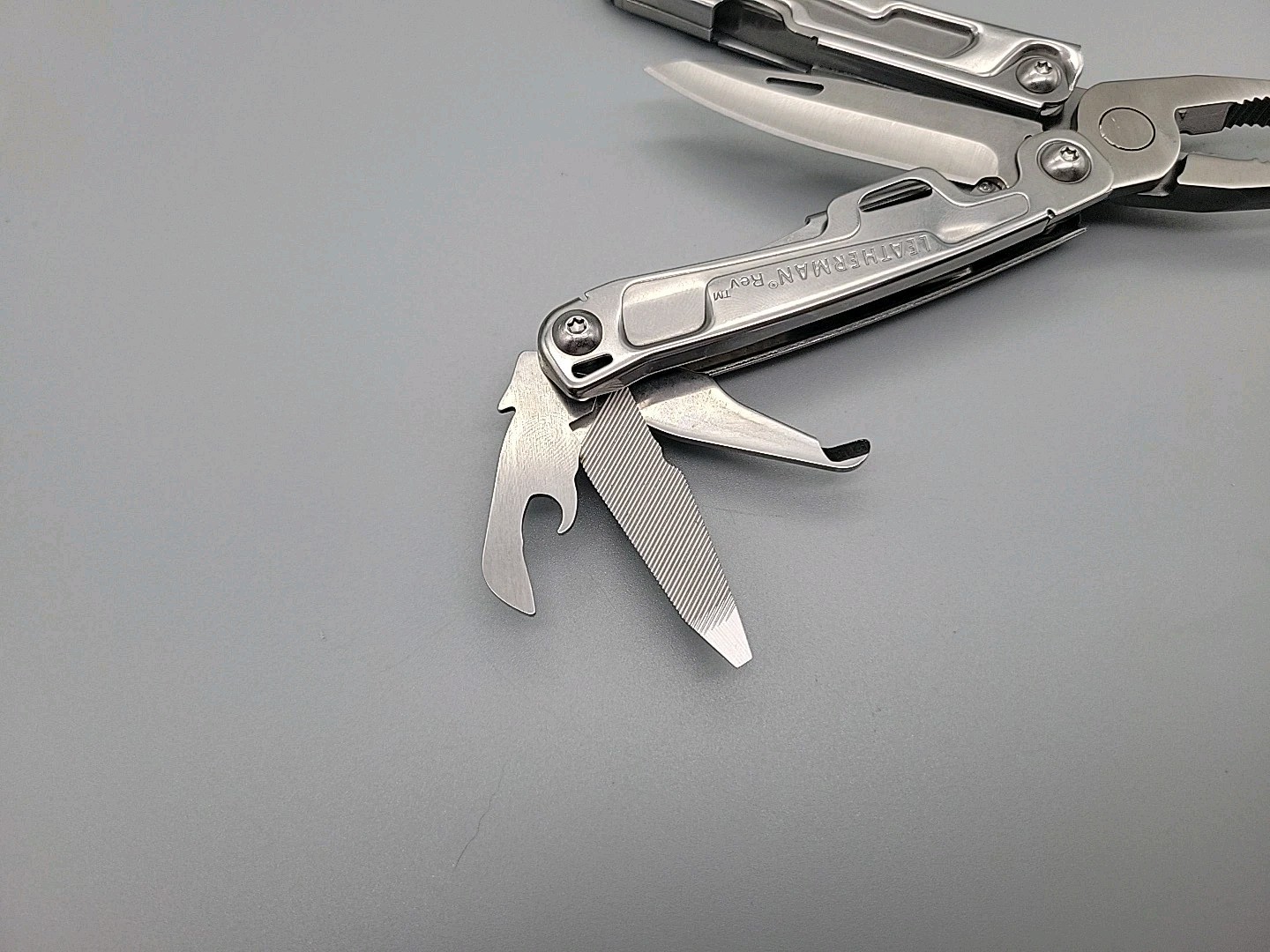 Leatherman Rev Multi-Tool – Pliers, Knife, Screwdrivers, Can Opener, File